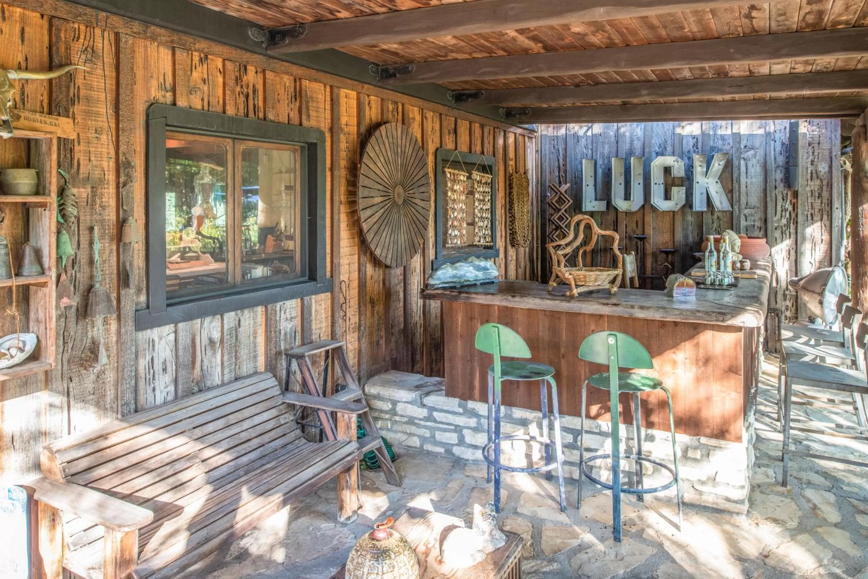 Decorative detail in Inn Paradiso