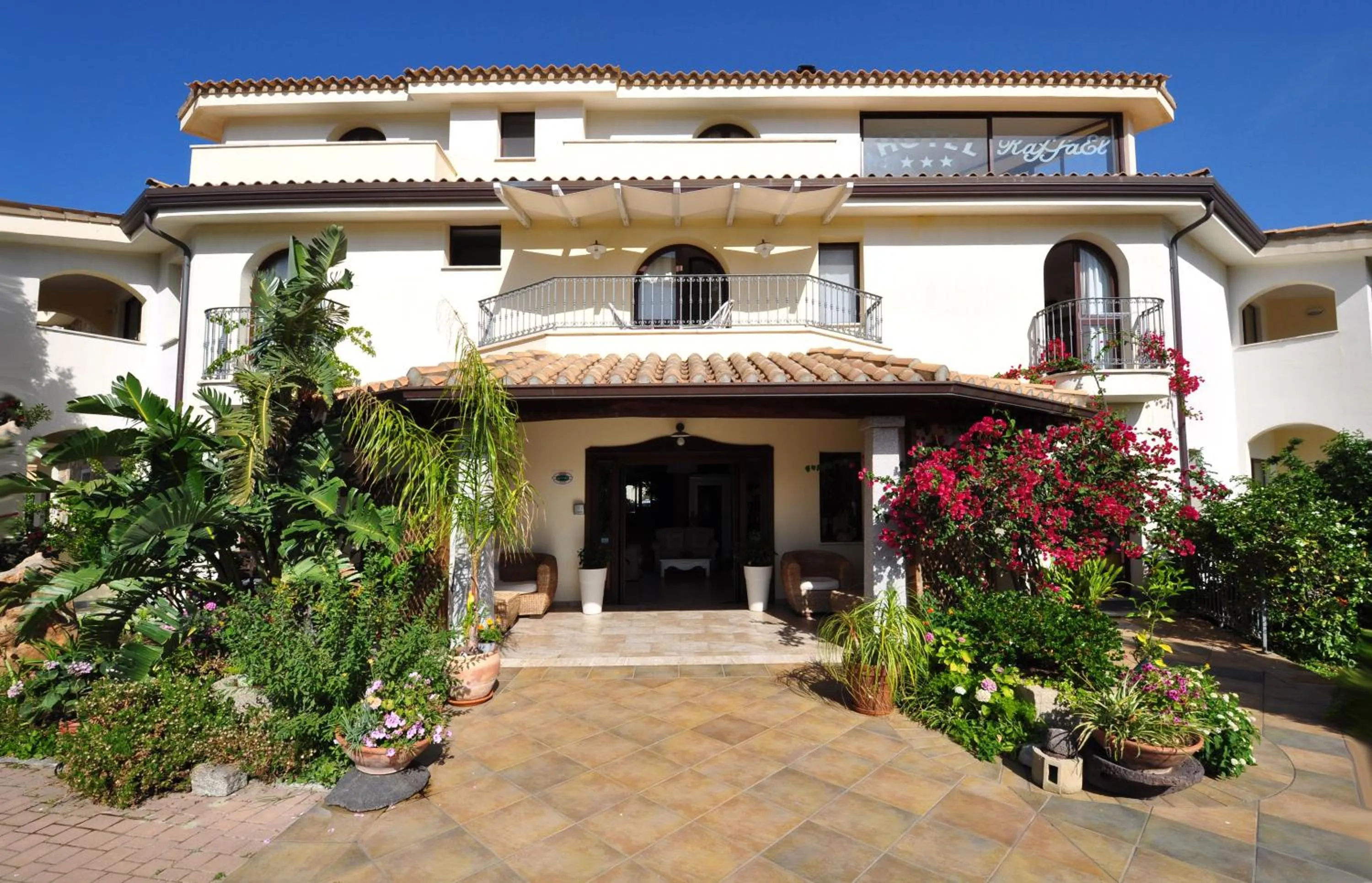 Facade/entrance in Hotel RaffaEl