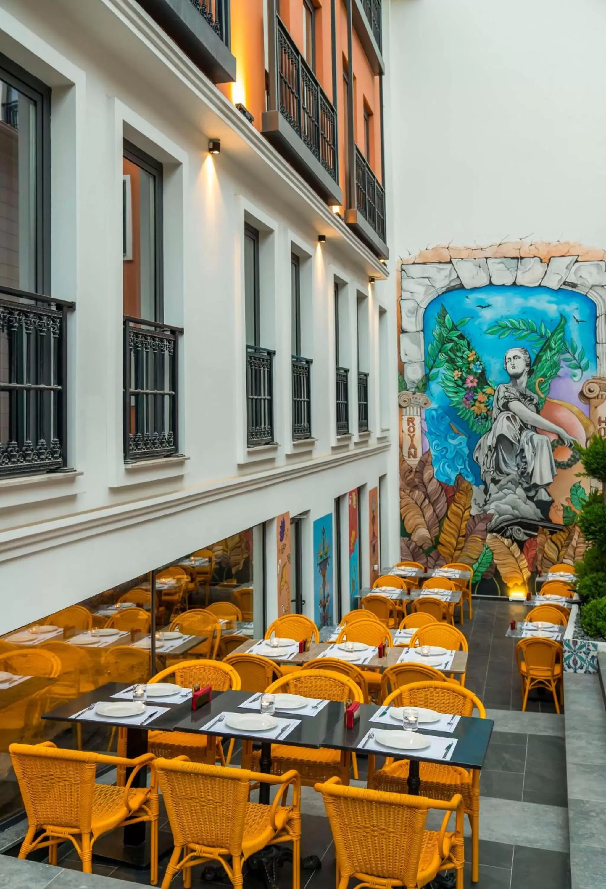 Restaurant/places to eat in Royan Hotel Hagia Sophia, a member of Radisson Individuals