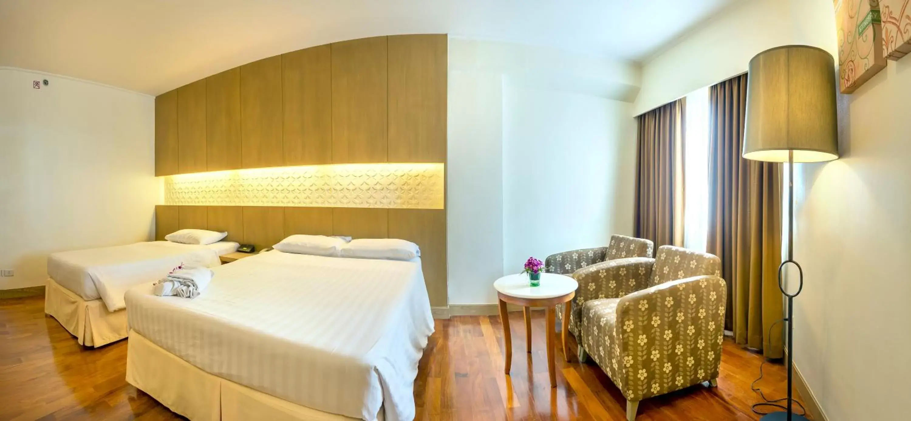 Bed, Room Photo in Jomtien Palm Beach Hotel and Resort - SHA Extra Plus