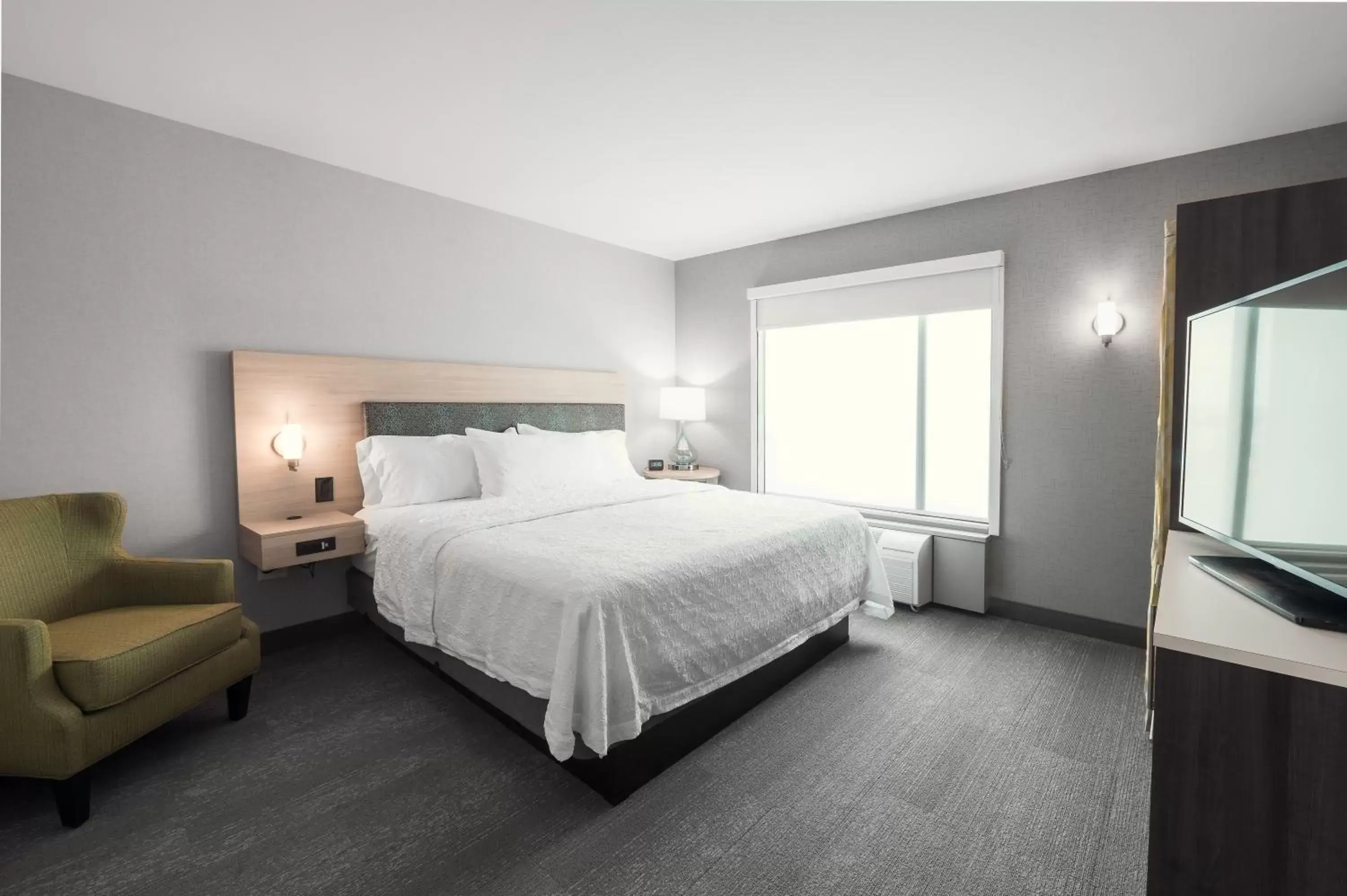 Bedroom, Bed in Home2 Suites By Hilton Quebec City