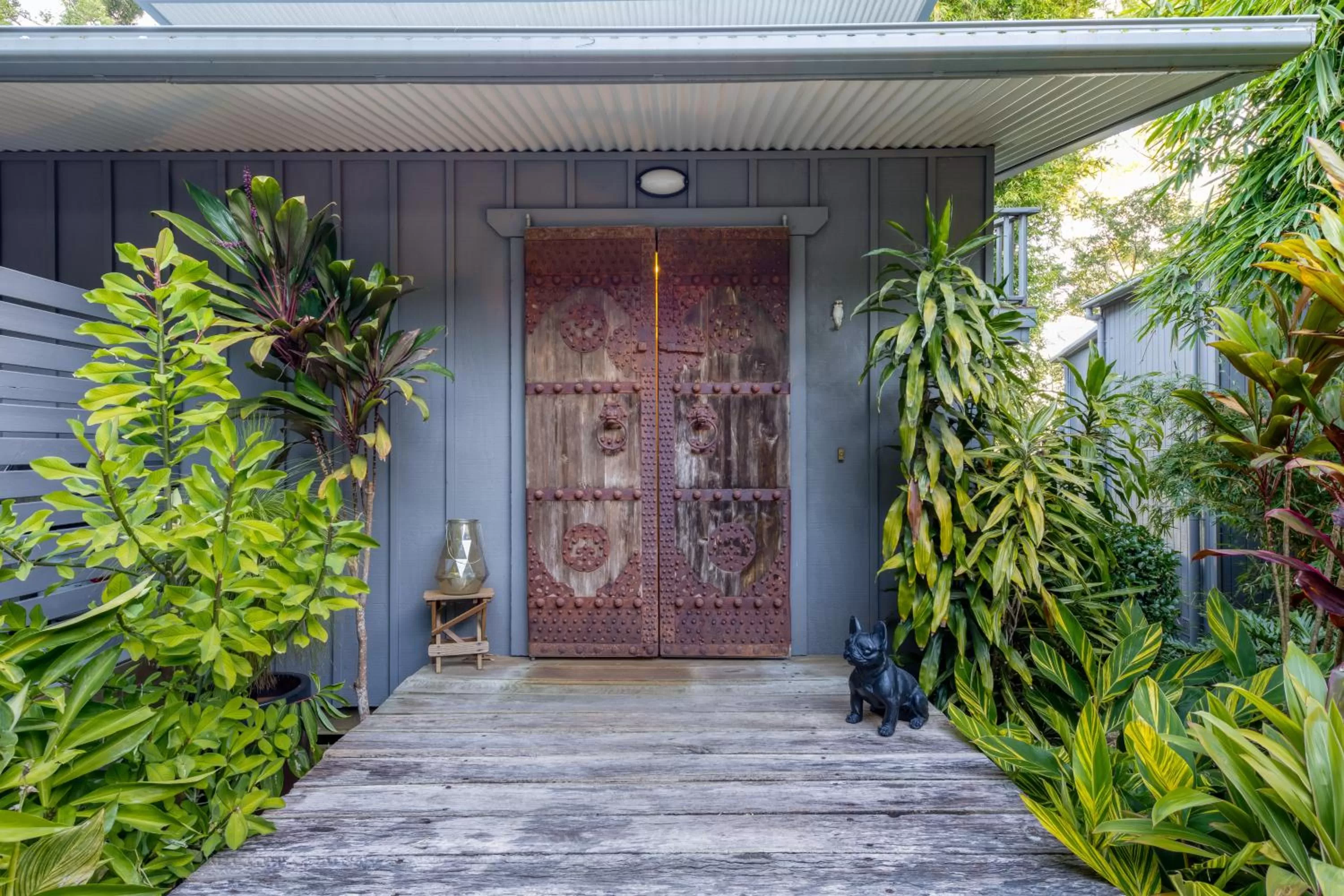 Property building in Taman Sari Sunshine Coast Romantic Pet-Friendly Hinterland Retreat