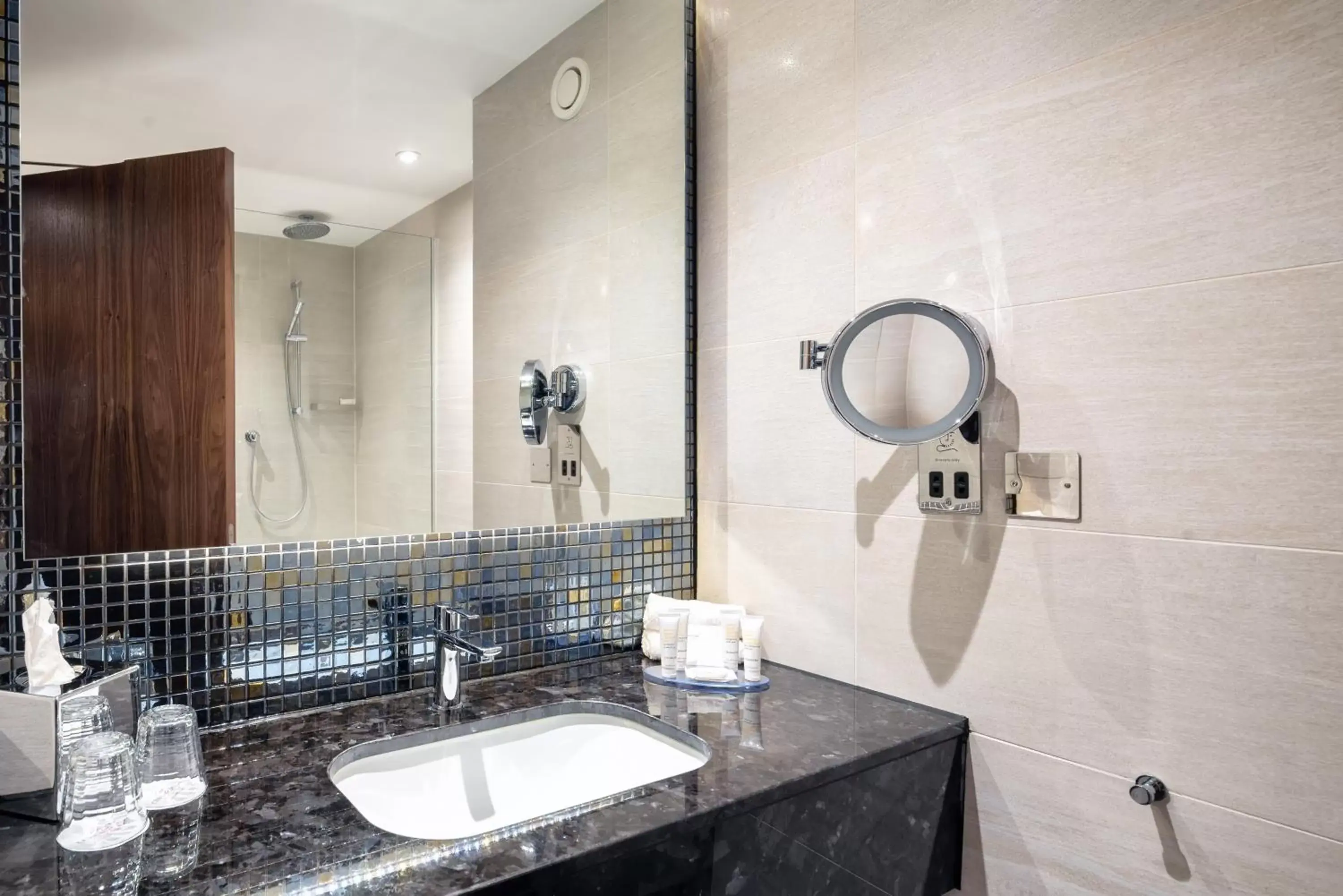 Photo of the whole room, Bathroom in Crowne Plaza London Heathrow T4, an IHG Hotel