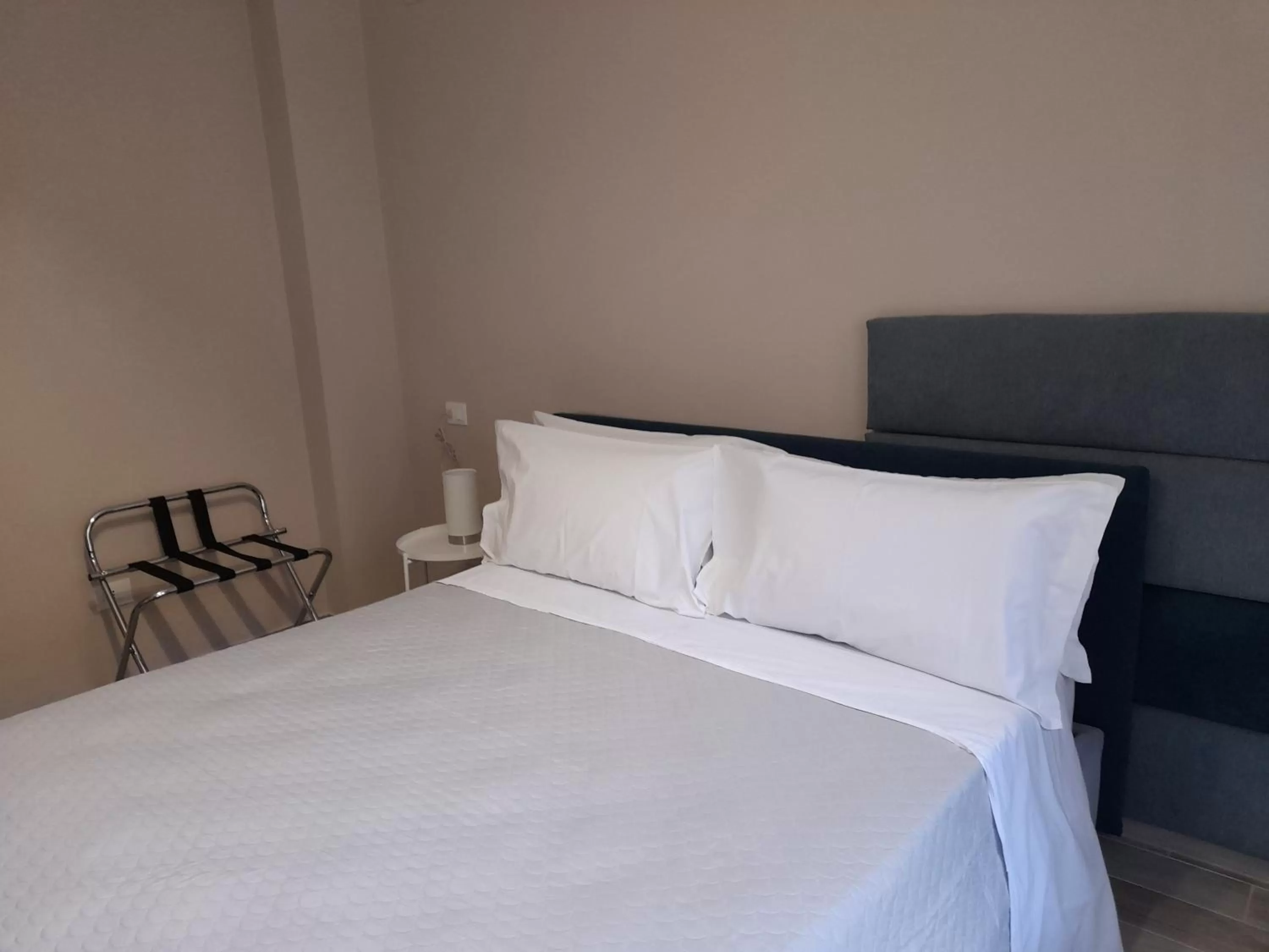 Bedroom, Bed in Tripepi suites