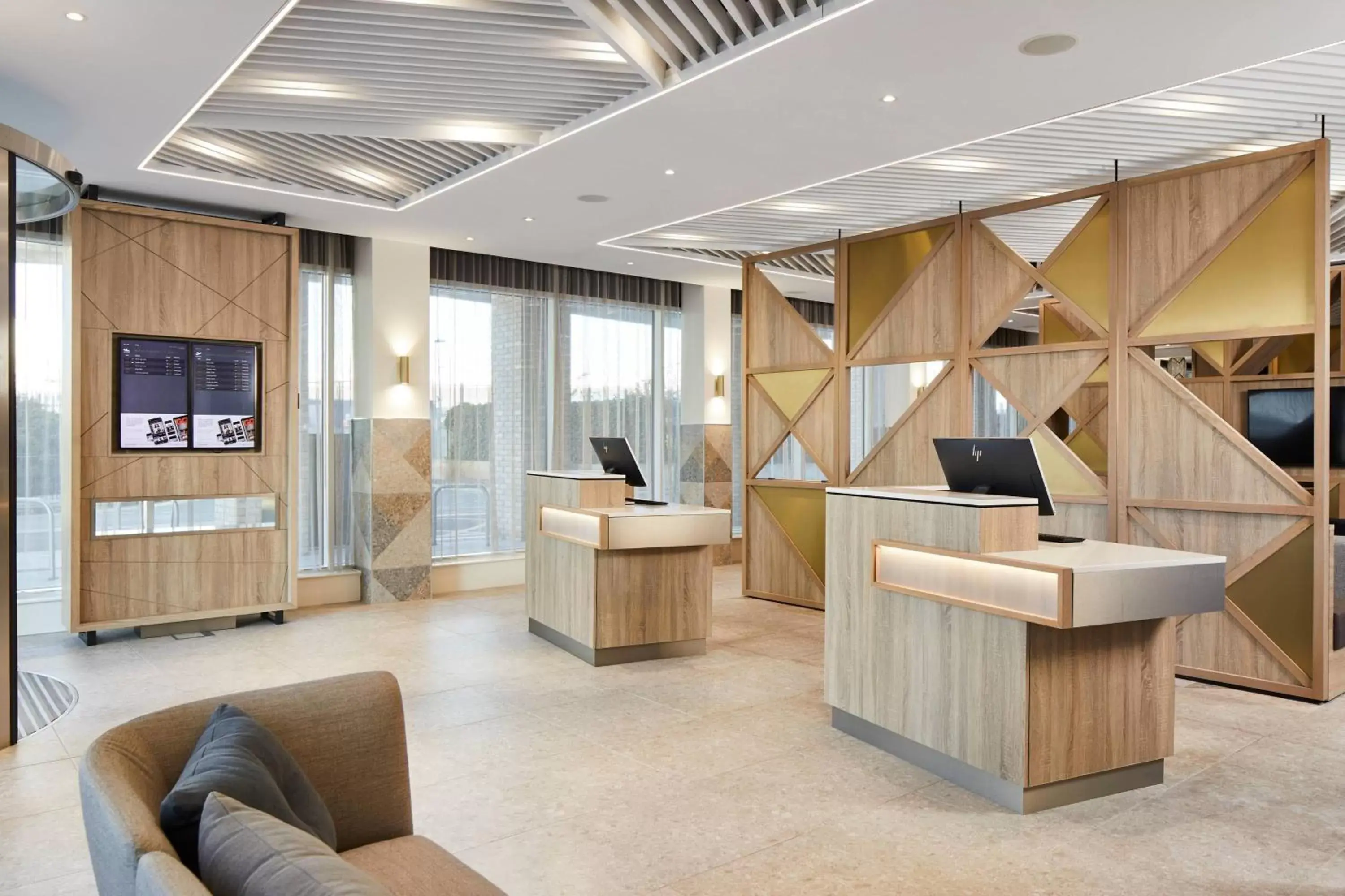 Lobby or reception, Lobby/Reception in Courtyard by Marriott London City Airport