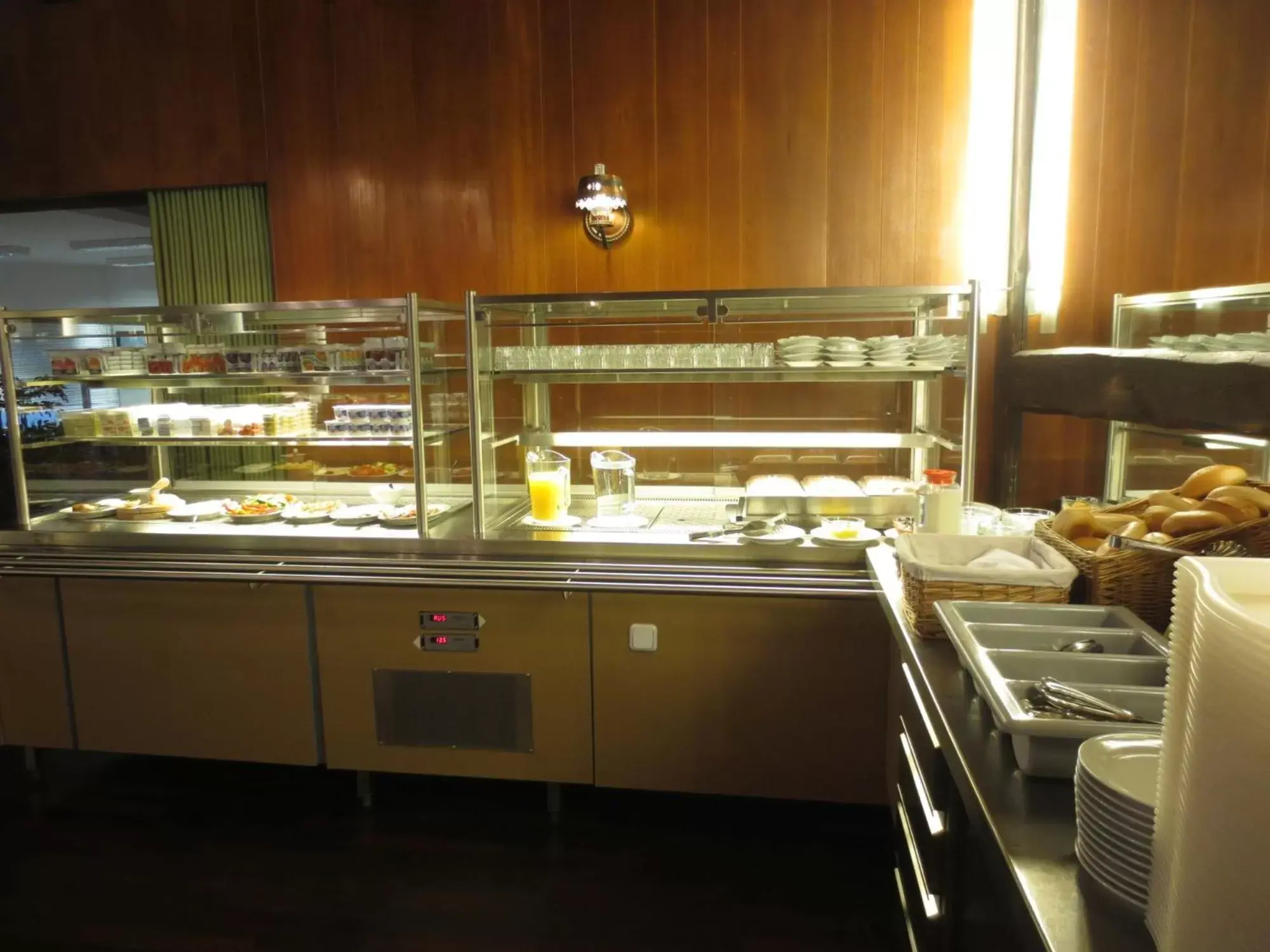 Buffet breakfast, Restaurant/Places to Eat in Central-Hotel Tegel