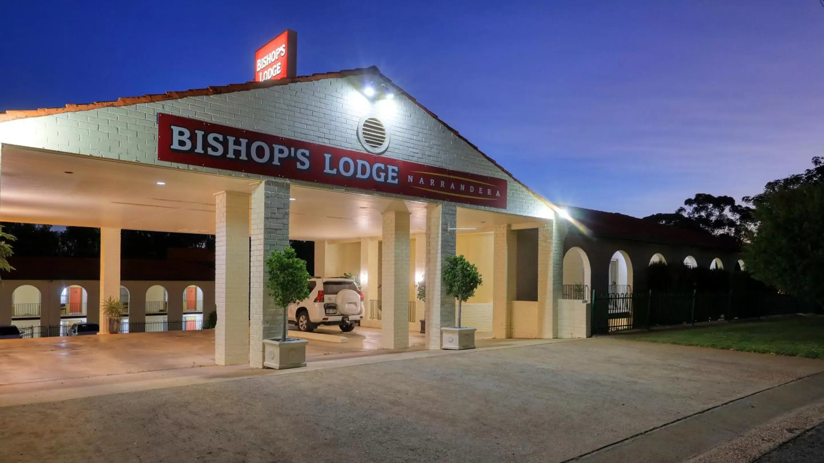 Property Building in Bishops Lodge Narrandera