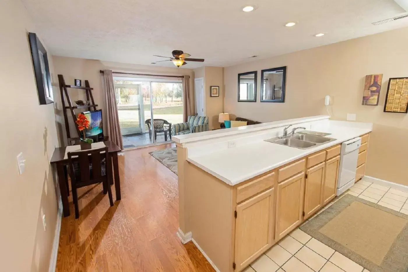 Kitchen or kitchenette, Kitchen/Kitchenette in River Oaks Golf Resort