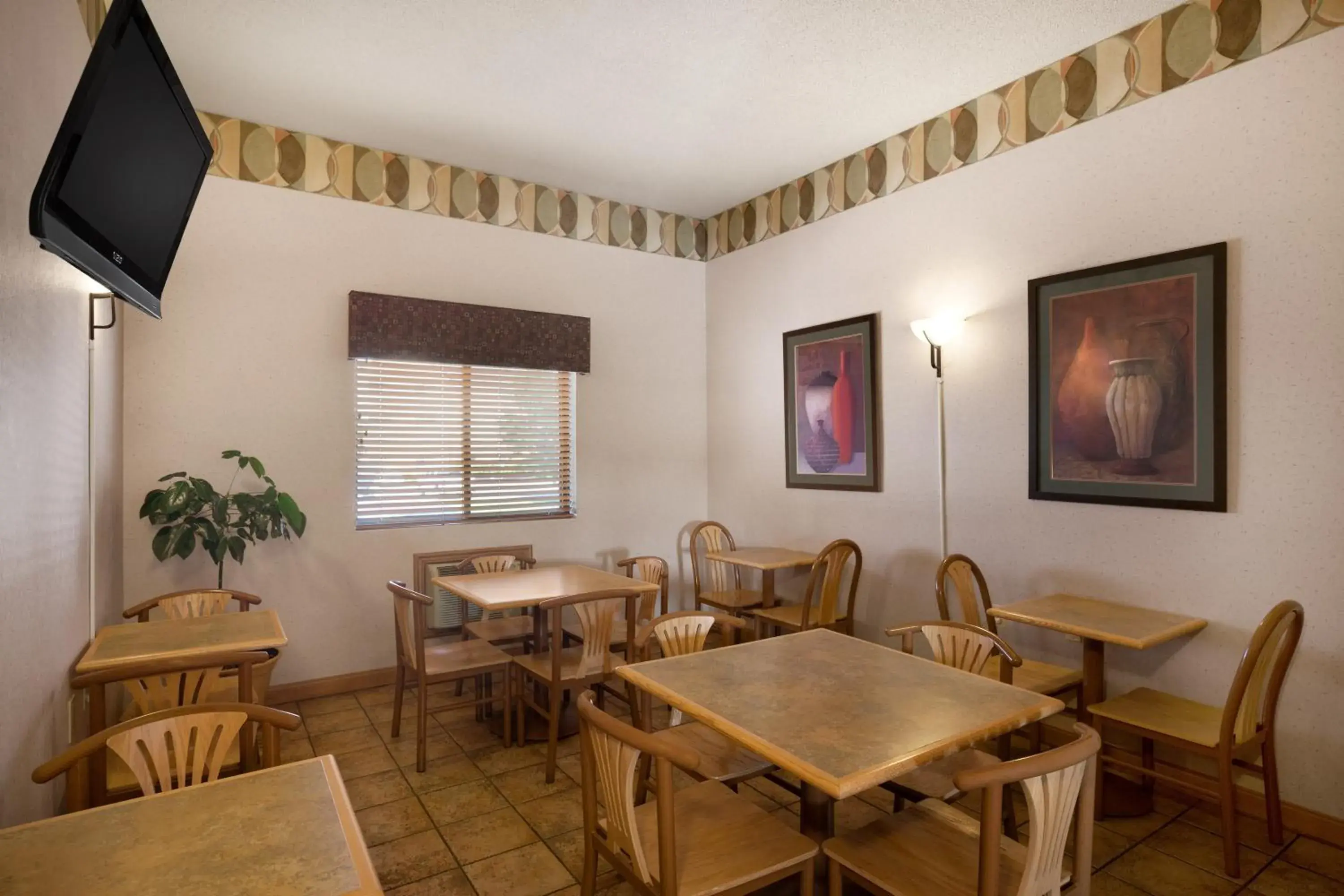 Restaurant/places to eat in Super 8 by Wyndham Collinsville St. Louis Restaurant/places to eat in Super 8 by Wyndham Collinsville St. Louis