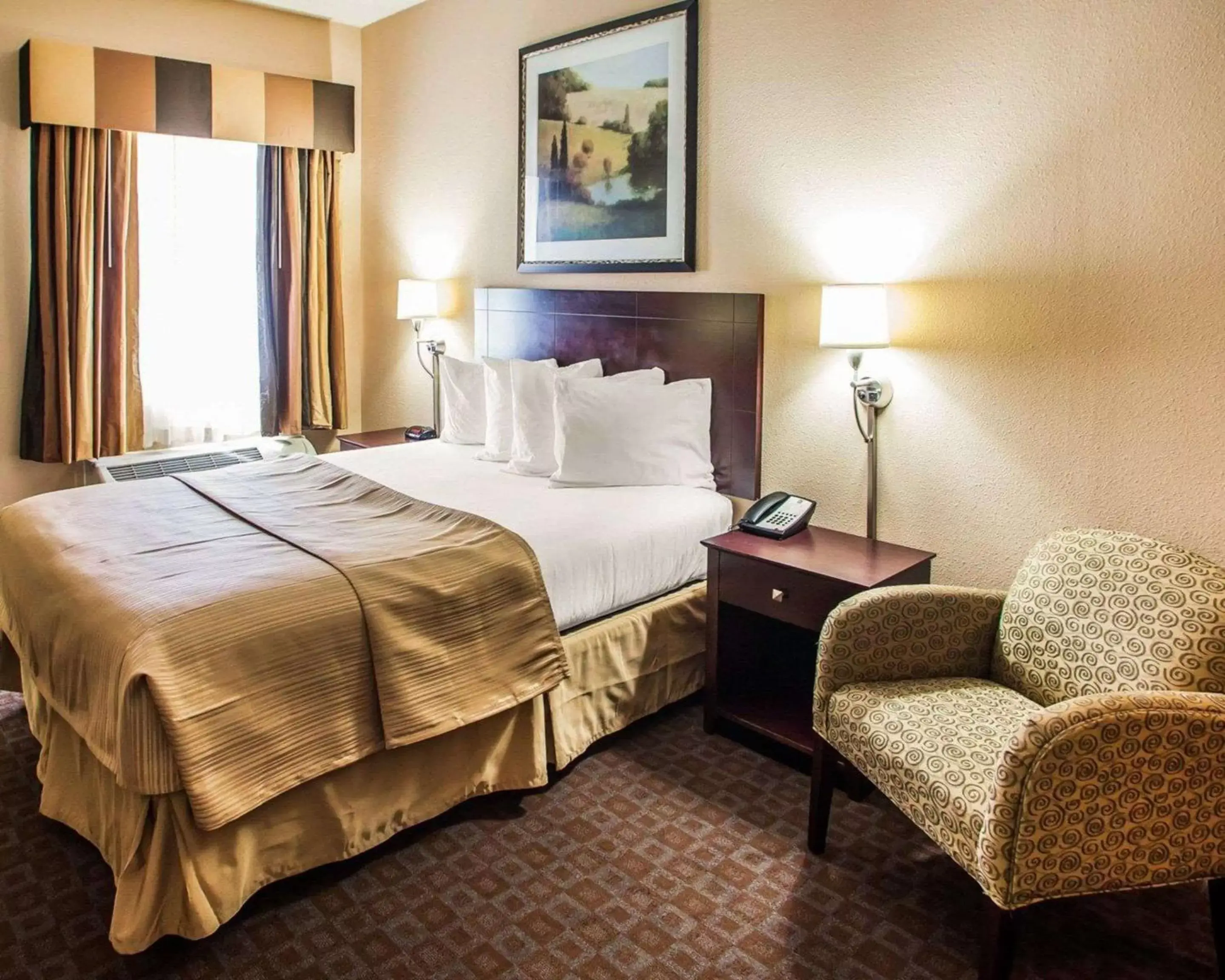 Bedroom, Bed in Quality Inn & Suites Peoria