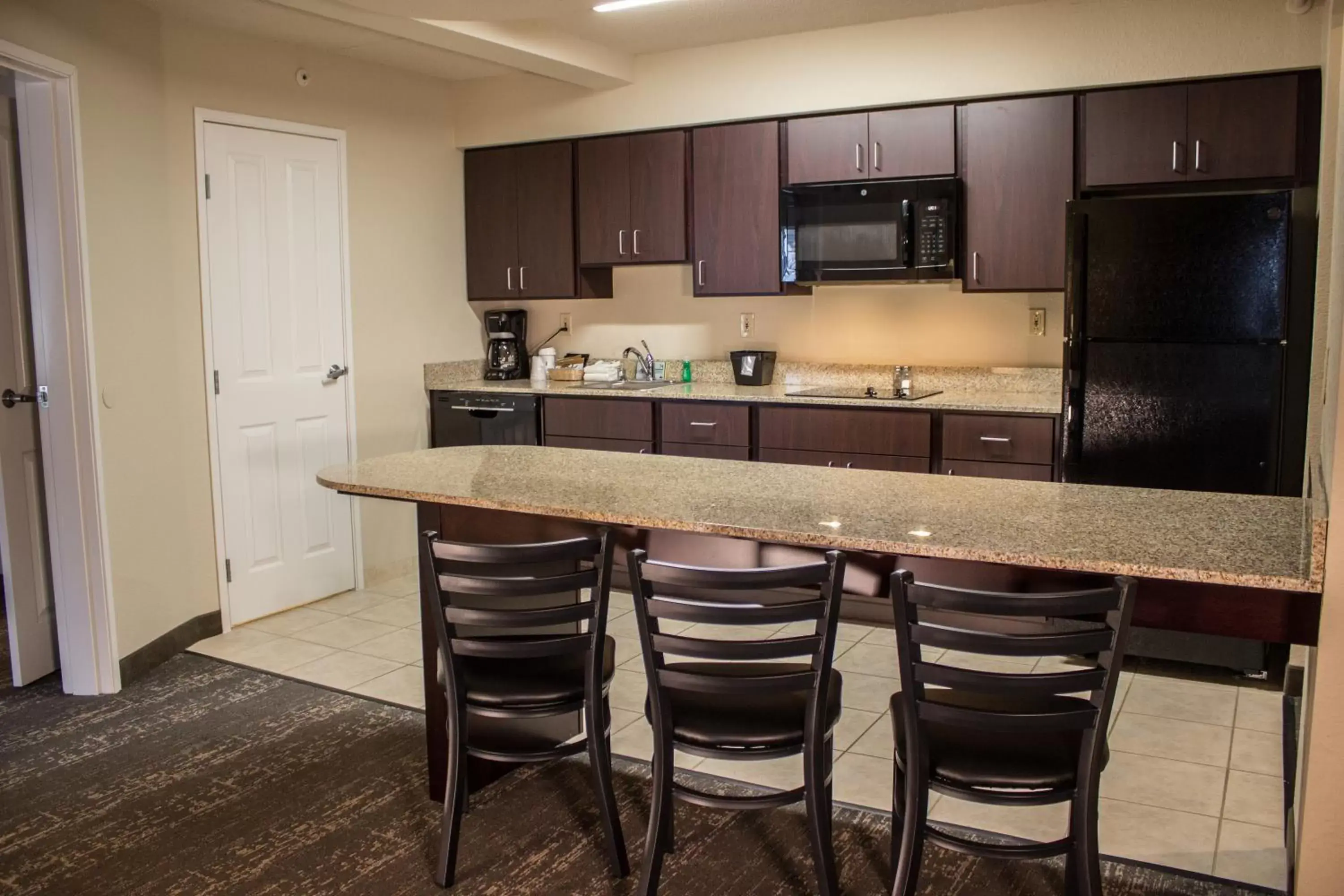 Kitchen or kitchenette, Kitchen/Kitchenette in Cobblestone Suites - Oshkosh