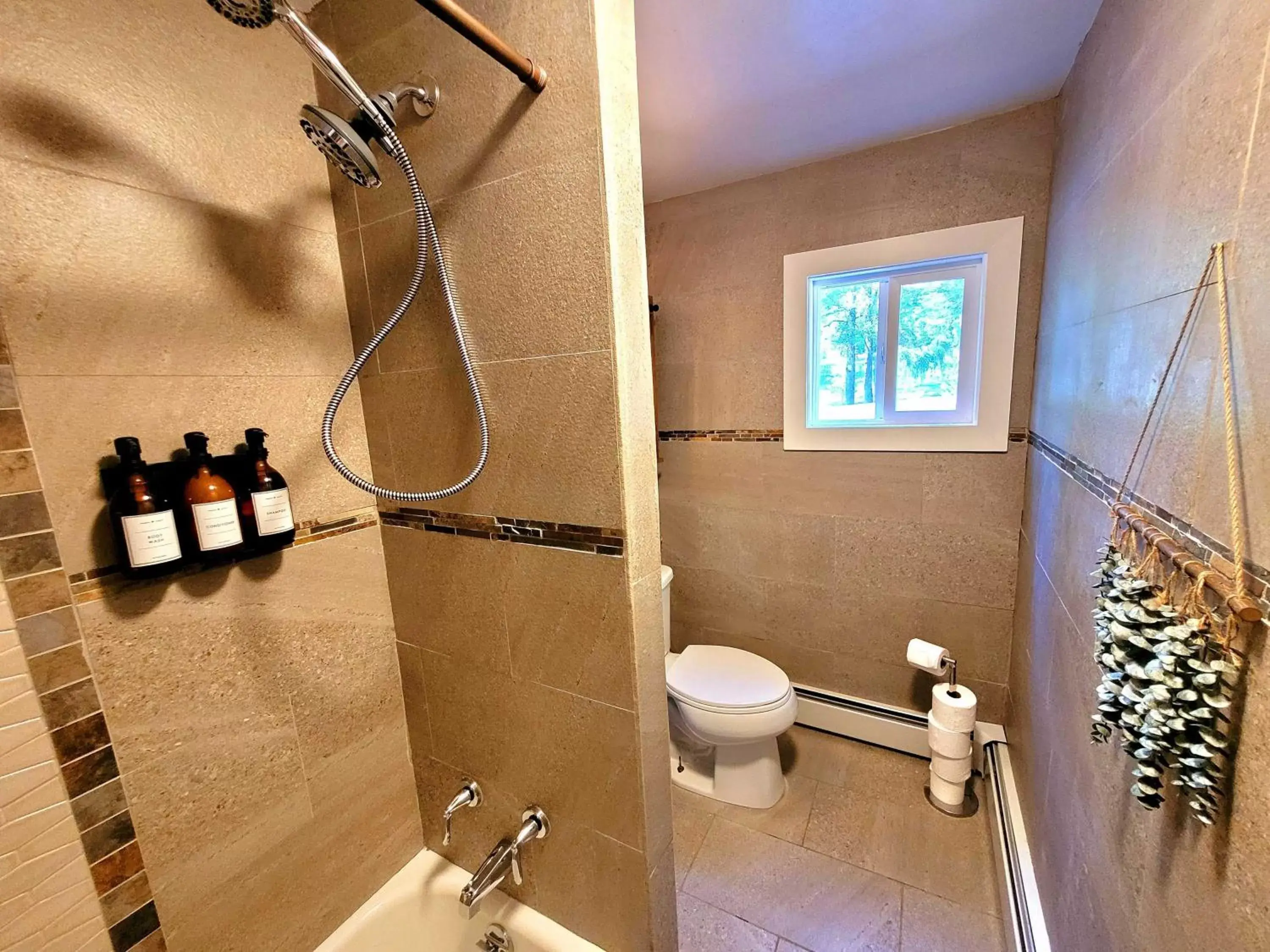 Bathroom in Pump House Inn & Spa