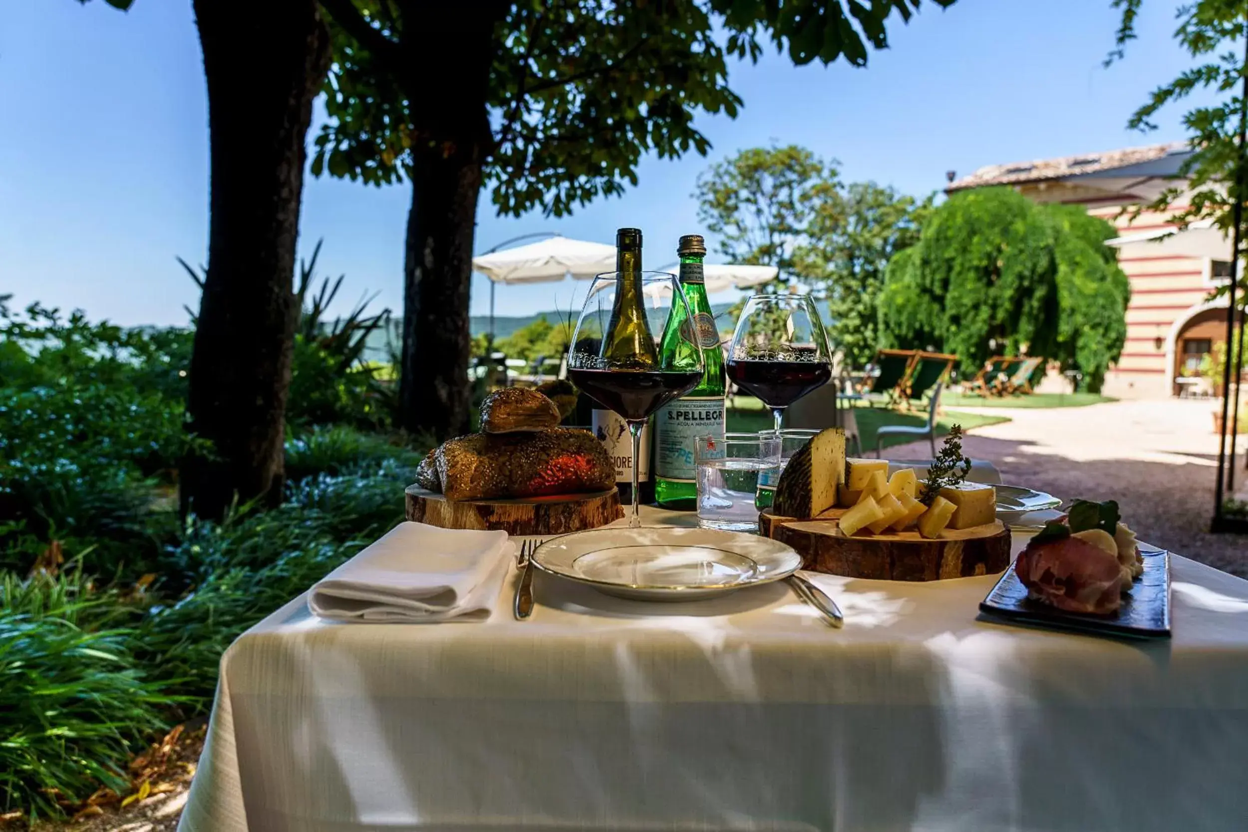 Food and drinks, Restaurant/Places to Eat in Villa Balis Crema Verona Hills