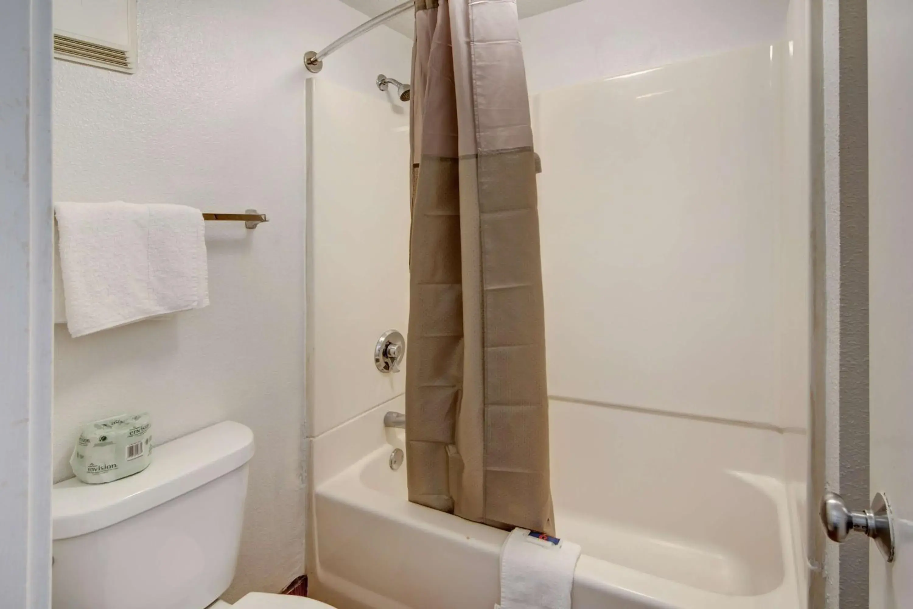 Shower, Bathroom in Motel 6-Dallas, TX - Forest Lane