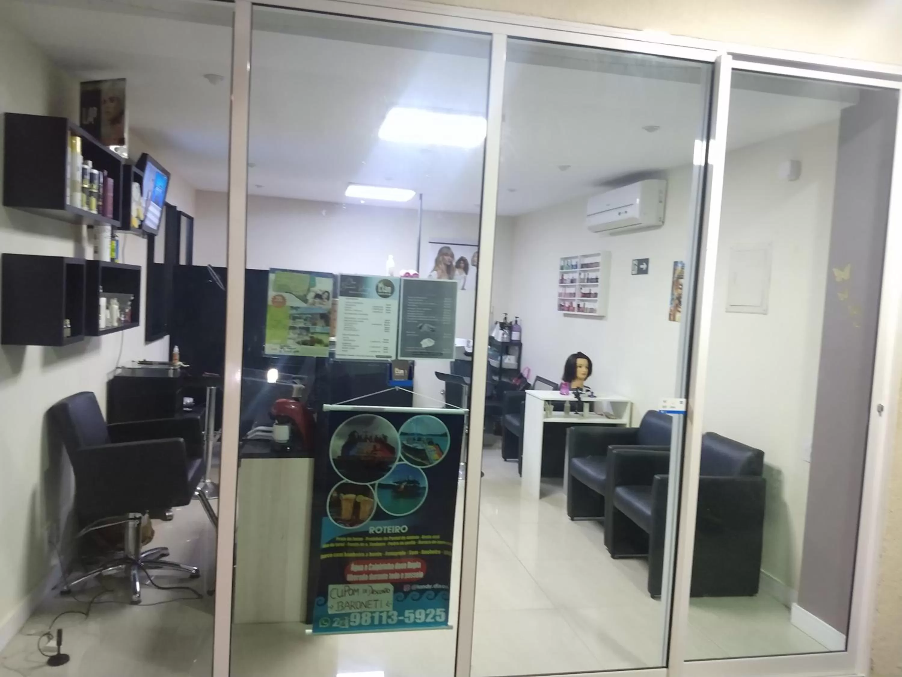 hair dryier in Apartamento no Golden Lake - pé na areia, agua de côco e cervejinha