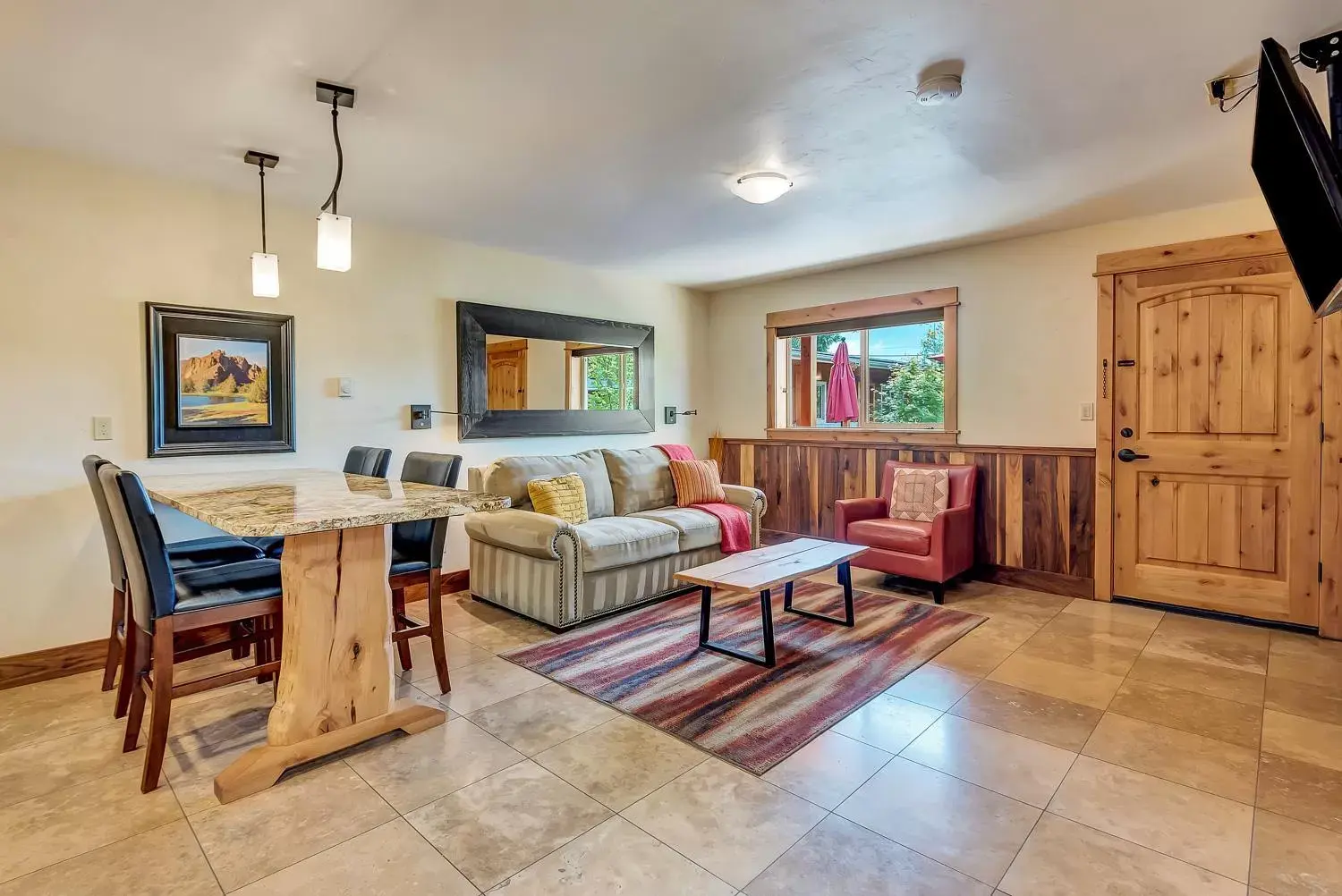 TV and multimedia, Seating Area in Wall Street Suites