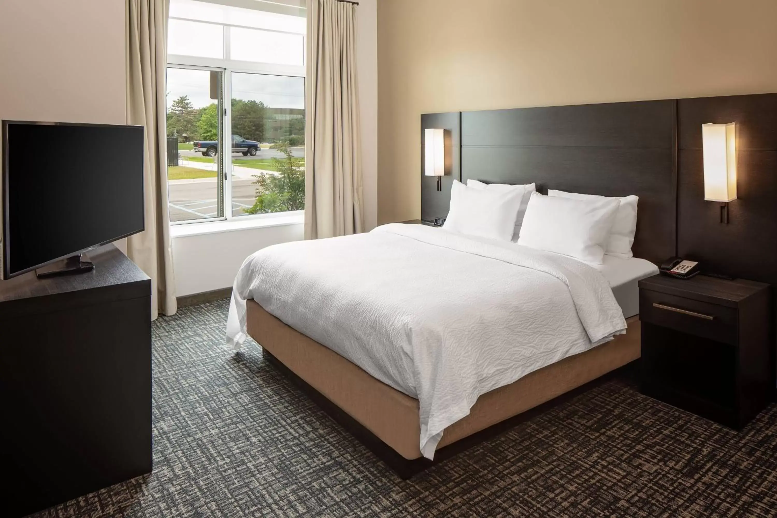 Photo of the whole room, Bed in Residence Inn Detroit Farmington Hills