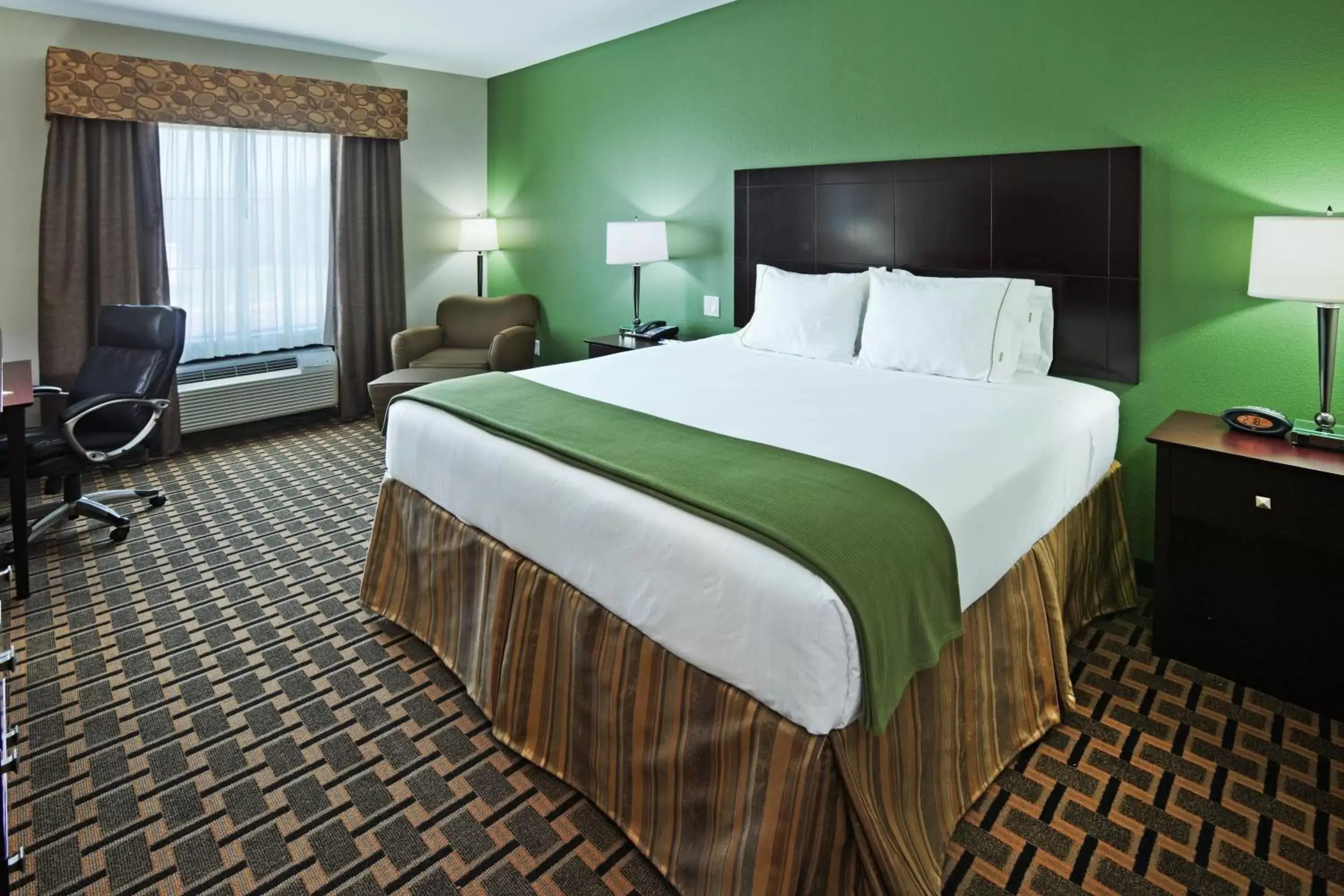 Photo of the whole room, Bed in Holiday Inn Express Hotels & Suites Jacksonville, an IHG Hotel