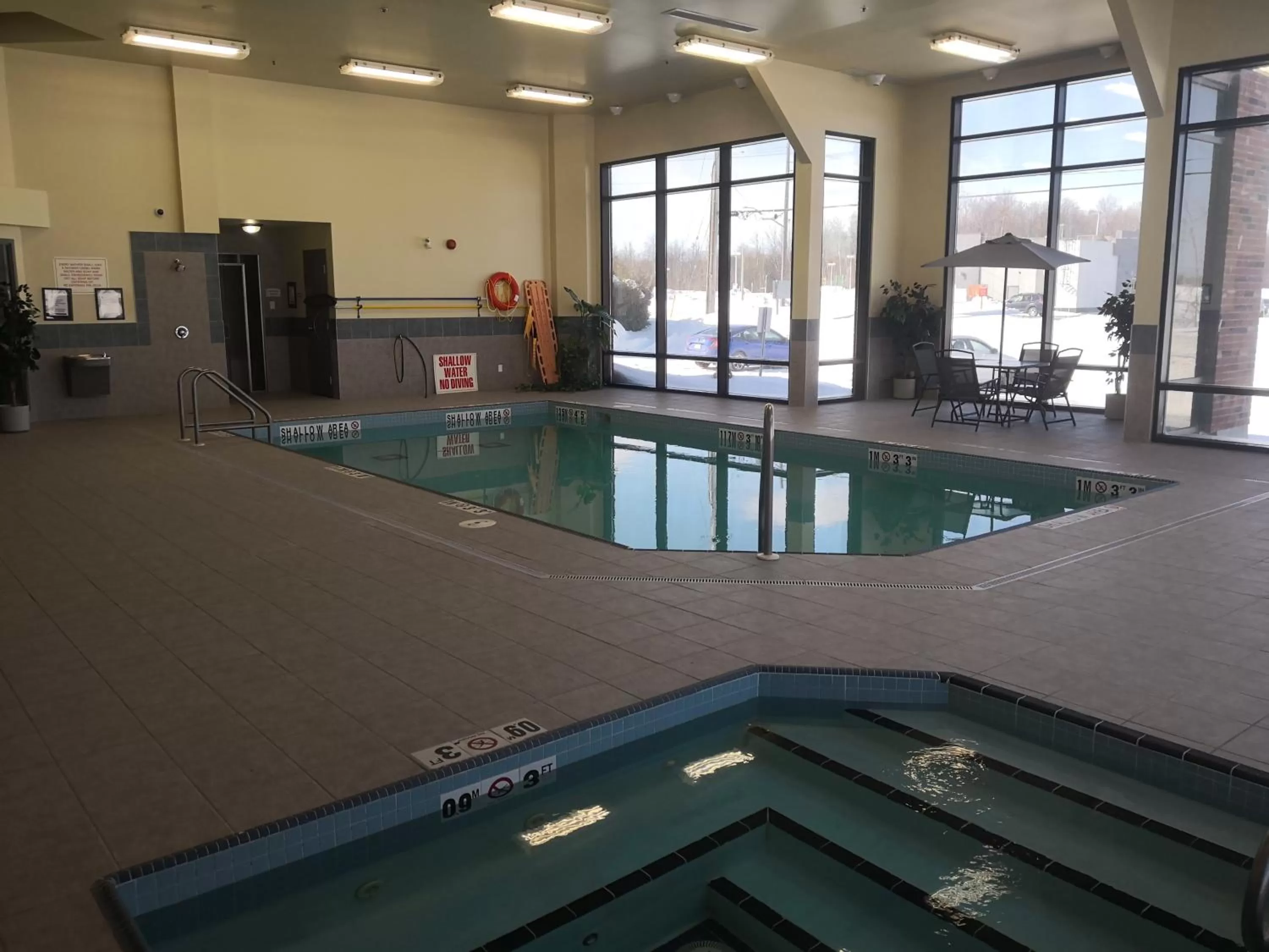 Swimming pool in Quality Inn & Suites