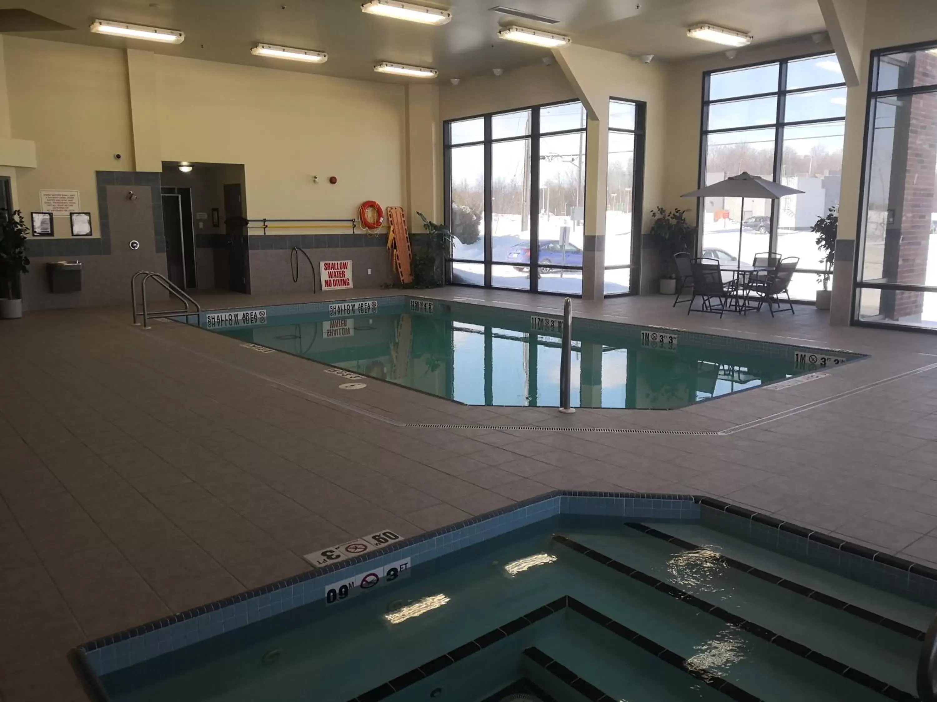 Swimming Pool in Quality Inn & Suites Hawkesbury
