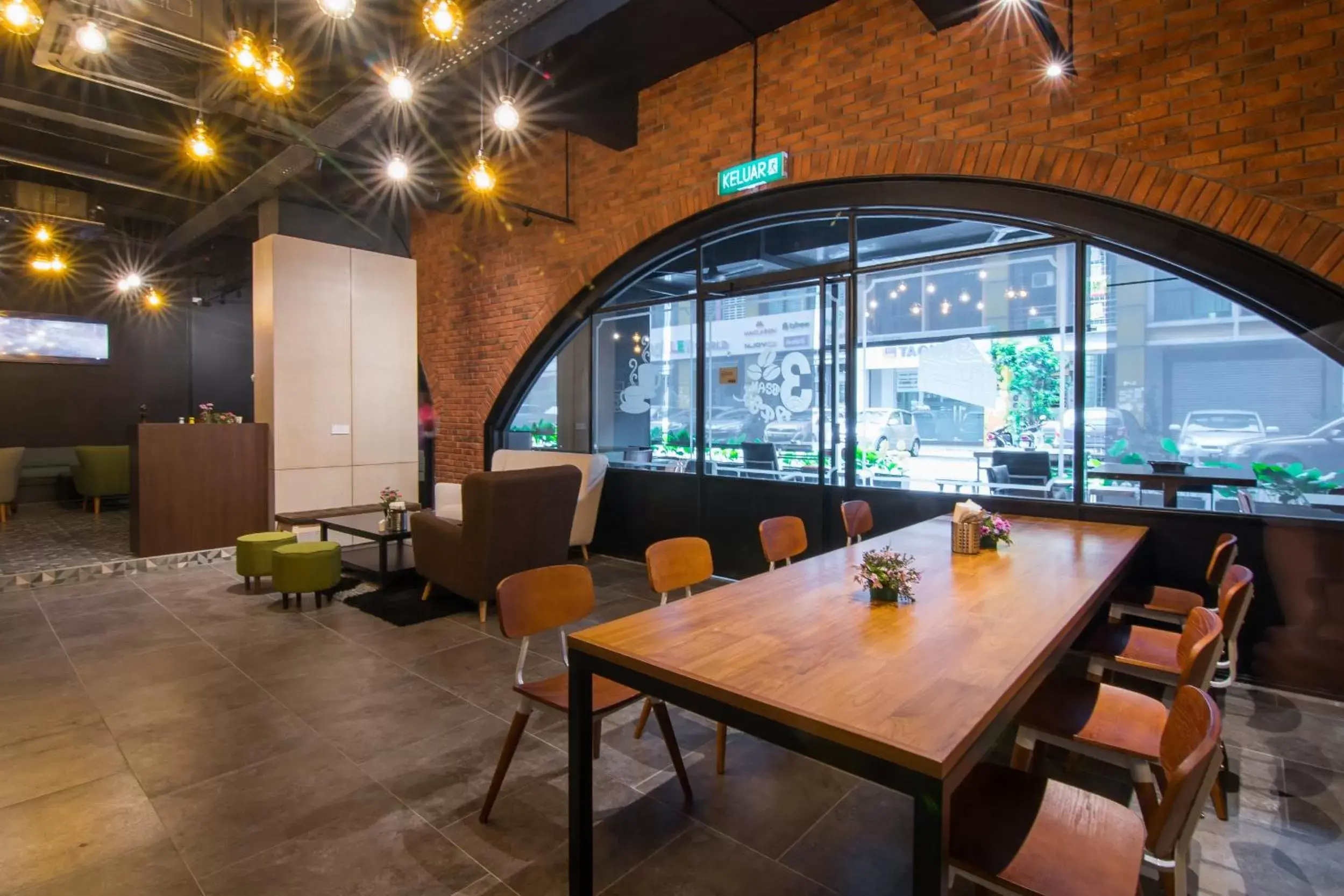 Restaurant/places to eat in MTREE Hotel Restaurant/places to eat in MTREE Hotel