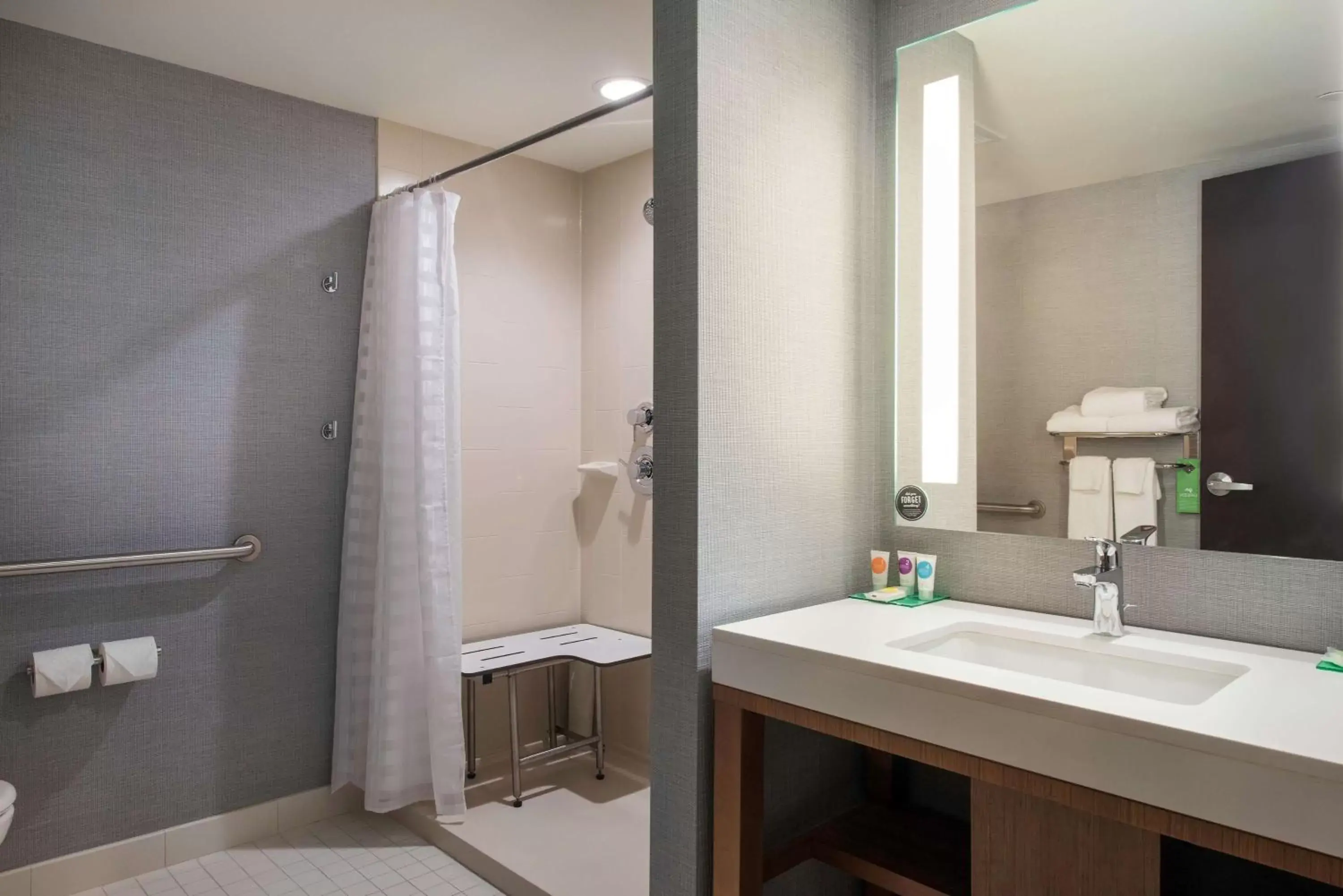 Bathroom in Hyatt Place Cleveland/Westlake/Crocker Park