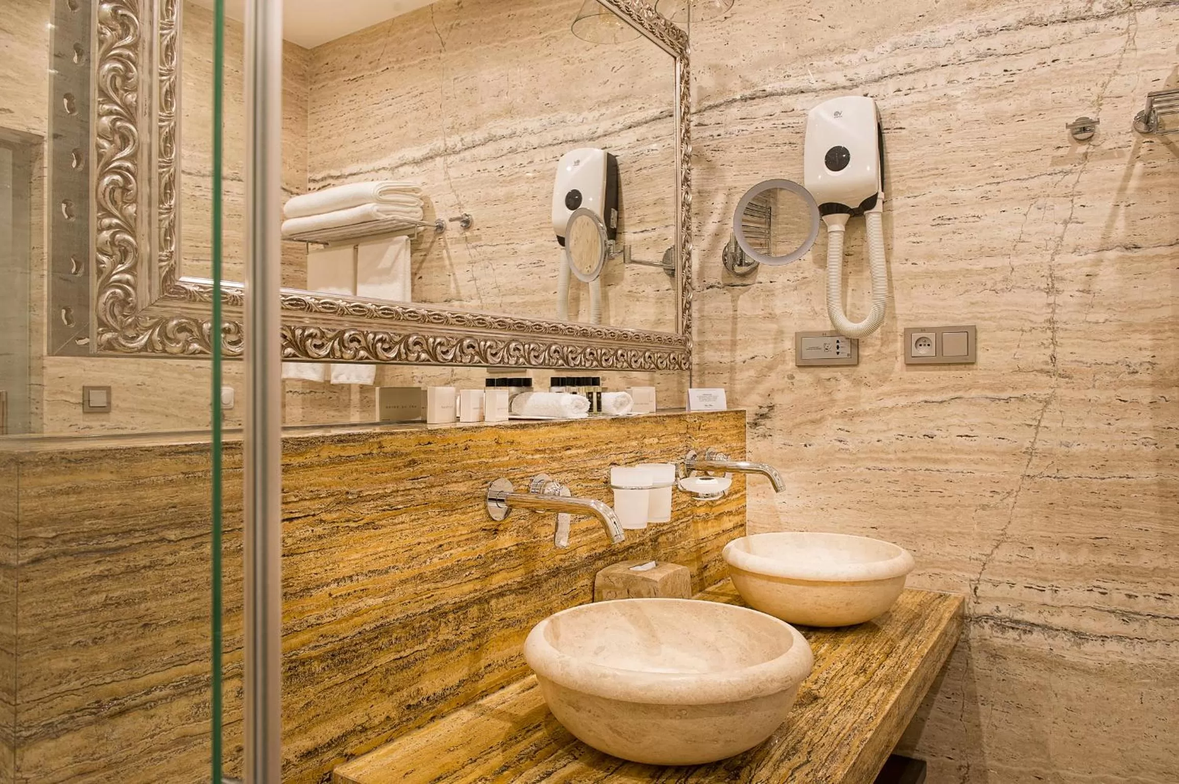 Toilet in Villa Plaza Boutique Hotel & Spa