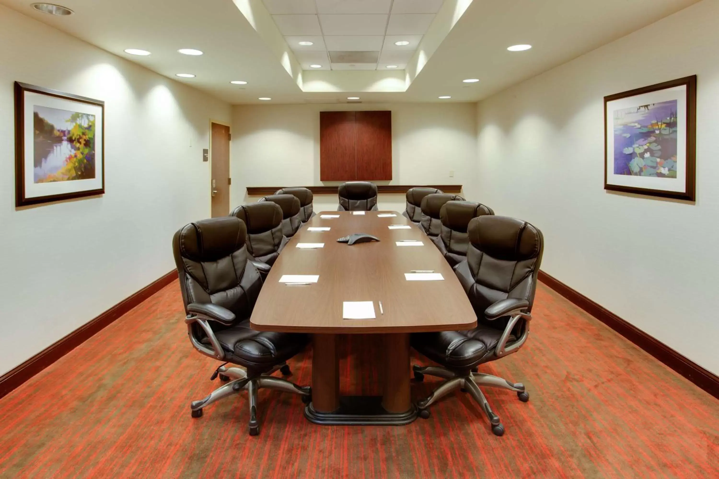 Meeting/conference room in Hampton Inn by Hilton Garden City Long Island