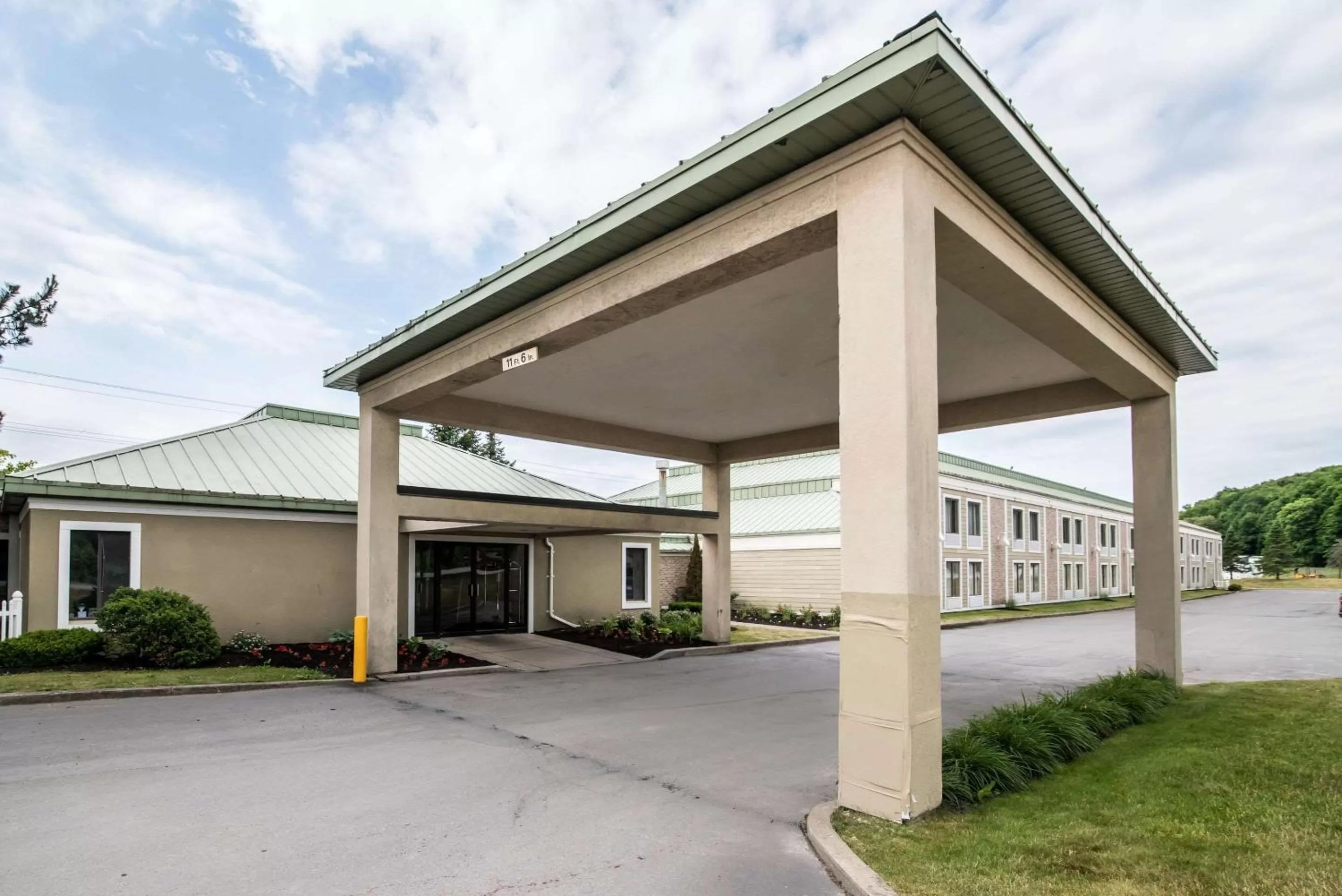 Property building in Clarion Inn & Suites Cortland - University Area