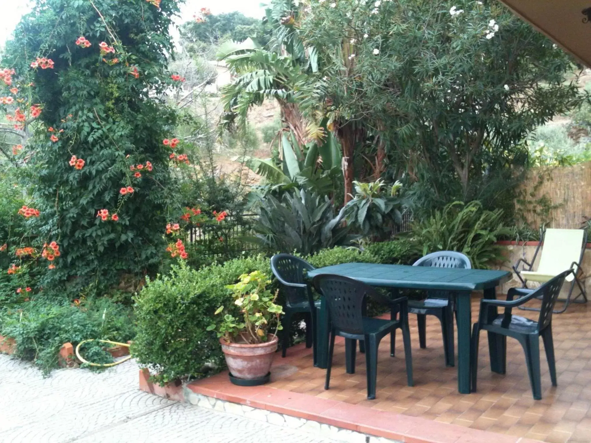 Garden in Stanza in Villa con giardino vista mare