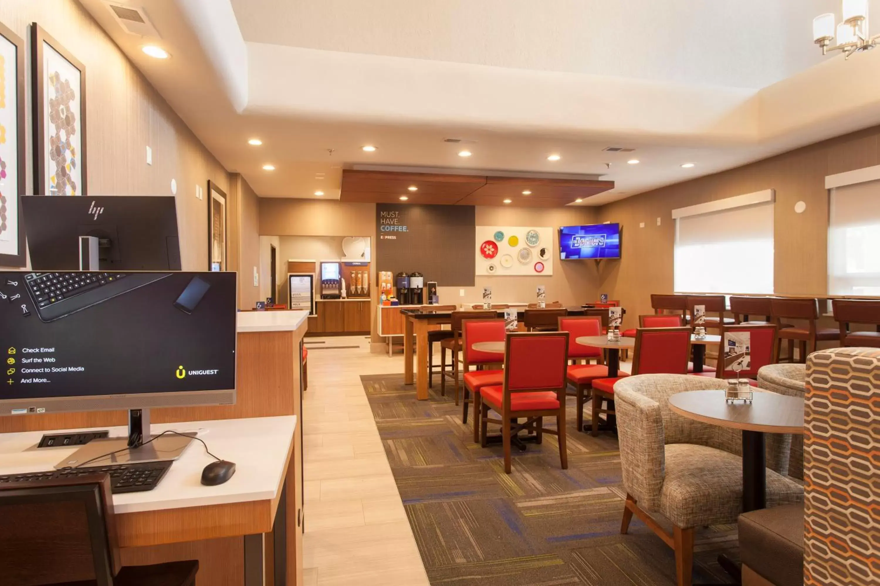 Property building, Restaurant/Places to Eat in Holiday Inn Express & Suites - Santa Fe, an IHG Hotel