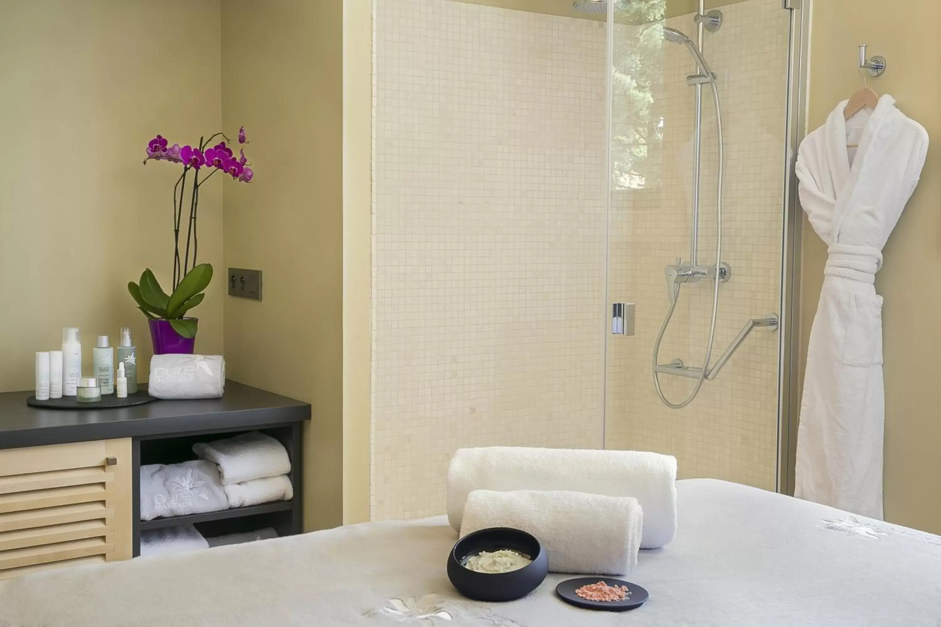 Massage, Bathroom in Excelsior Chamonix Hôtel & Spa