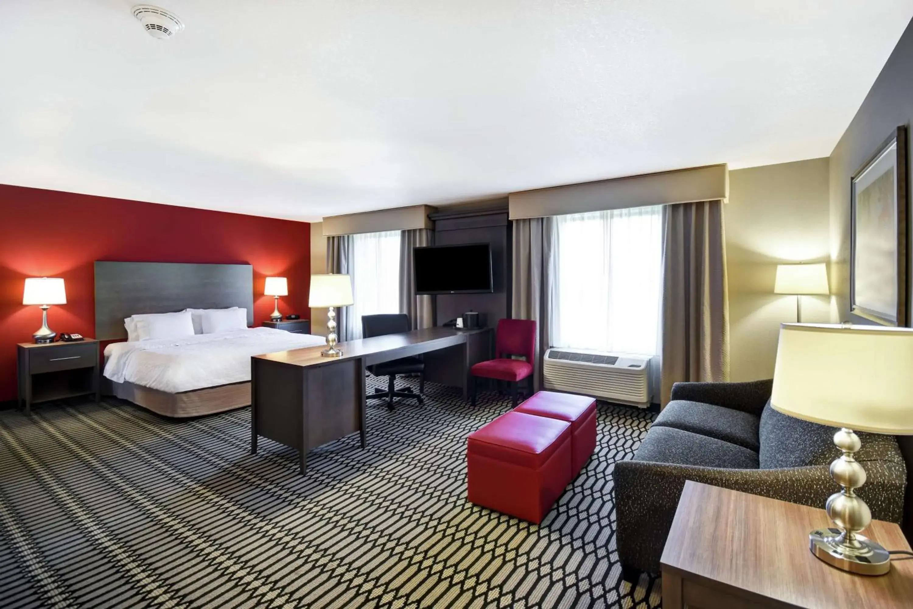 Bedroom, Seating Area in Hampton Inn By Hilton Middletown