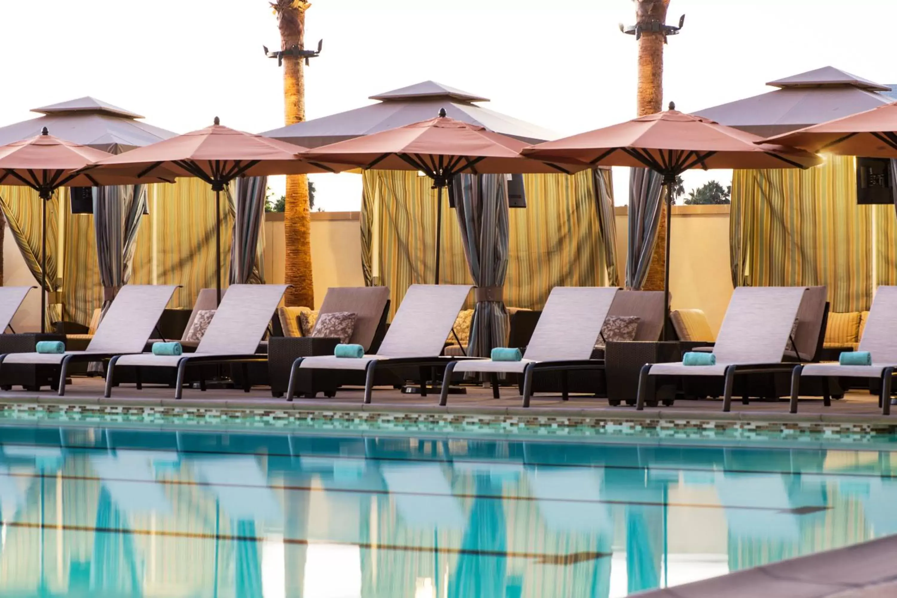 Fitness centre/facilities, Swimming Pool in Courtyard by Marriott Irvine Spectrum