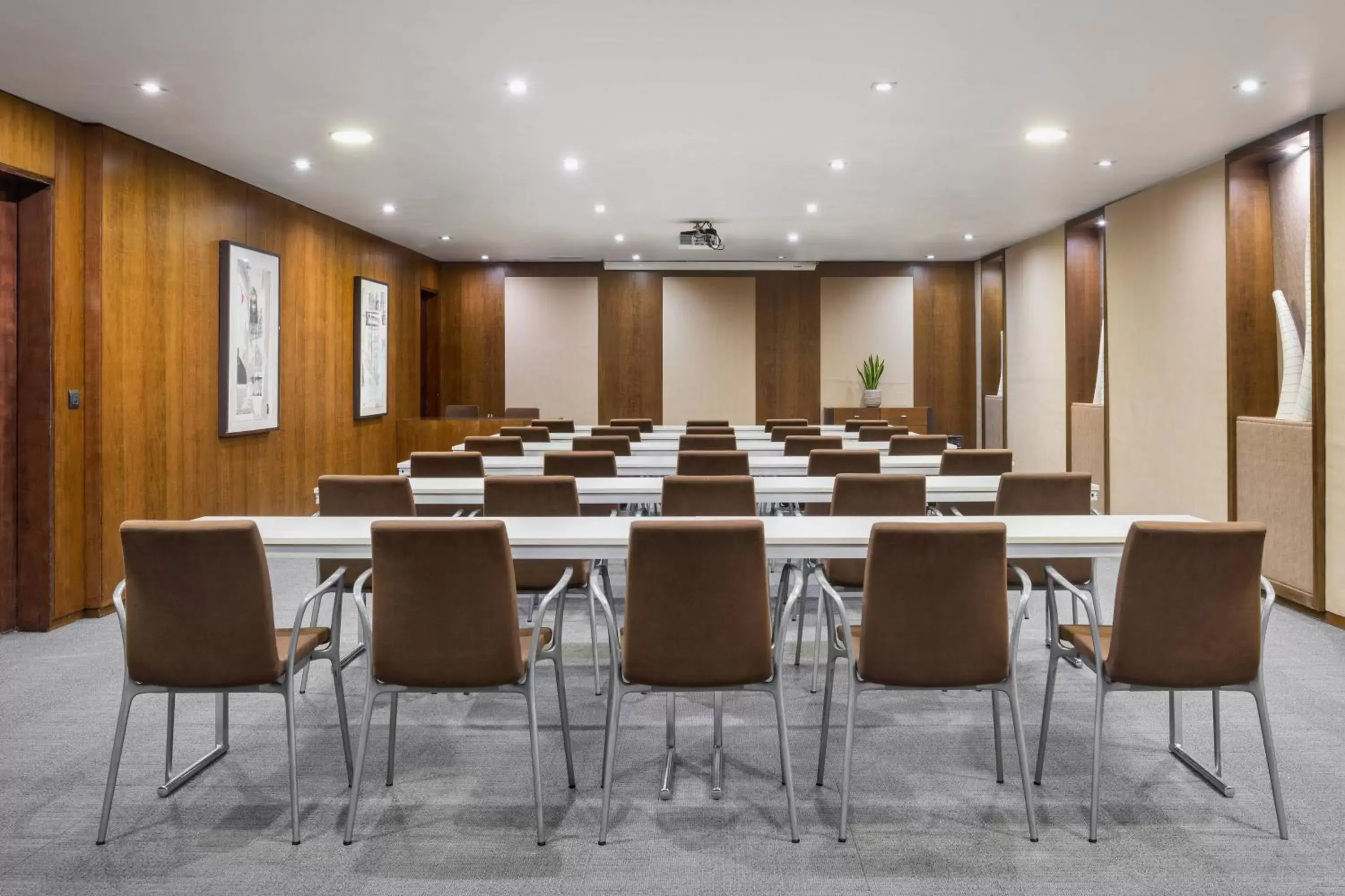 Meeting/conference room in AC Hotel Palacio Universal by Marriott
