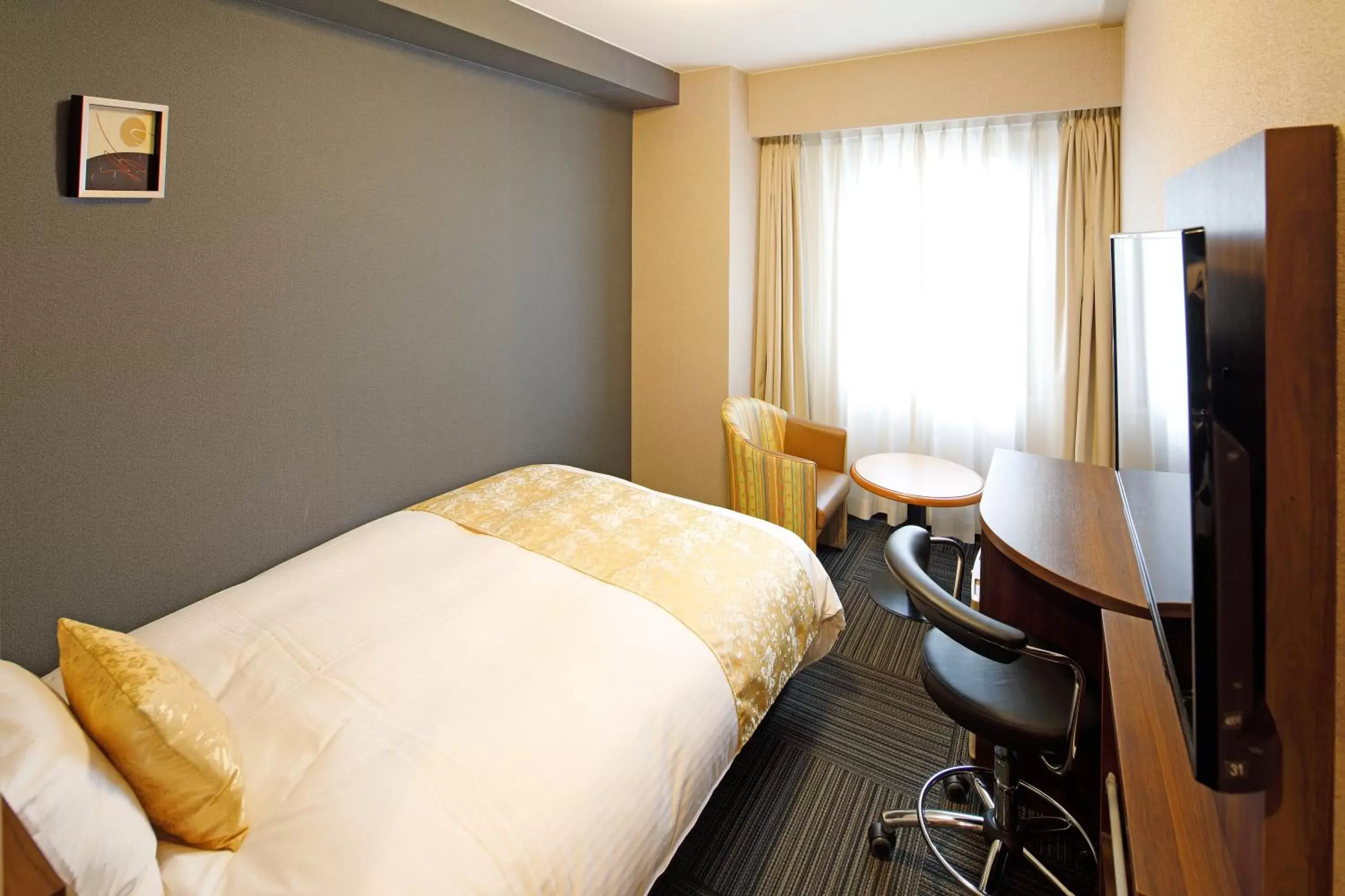 Photo of the whole room, Bed in Hotel Sunroute Hikone