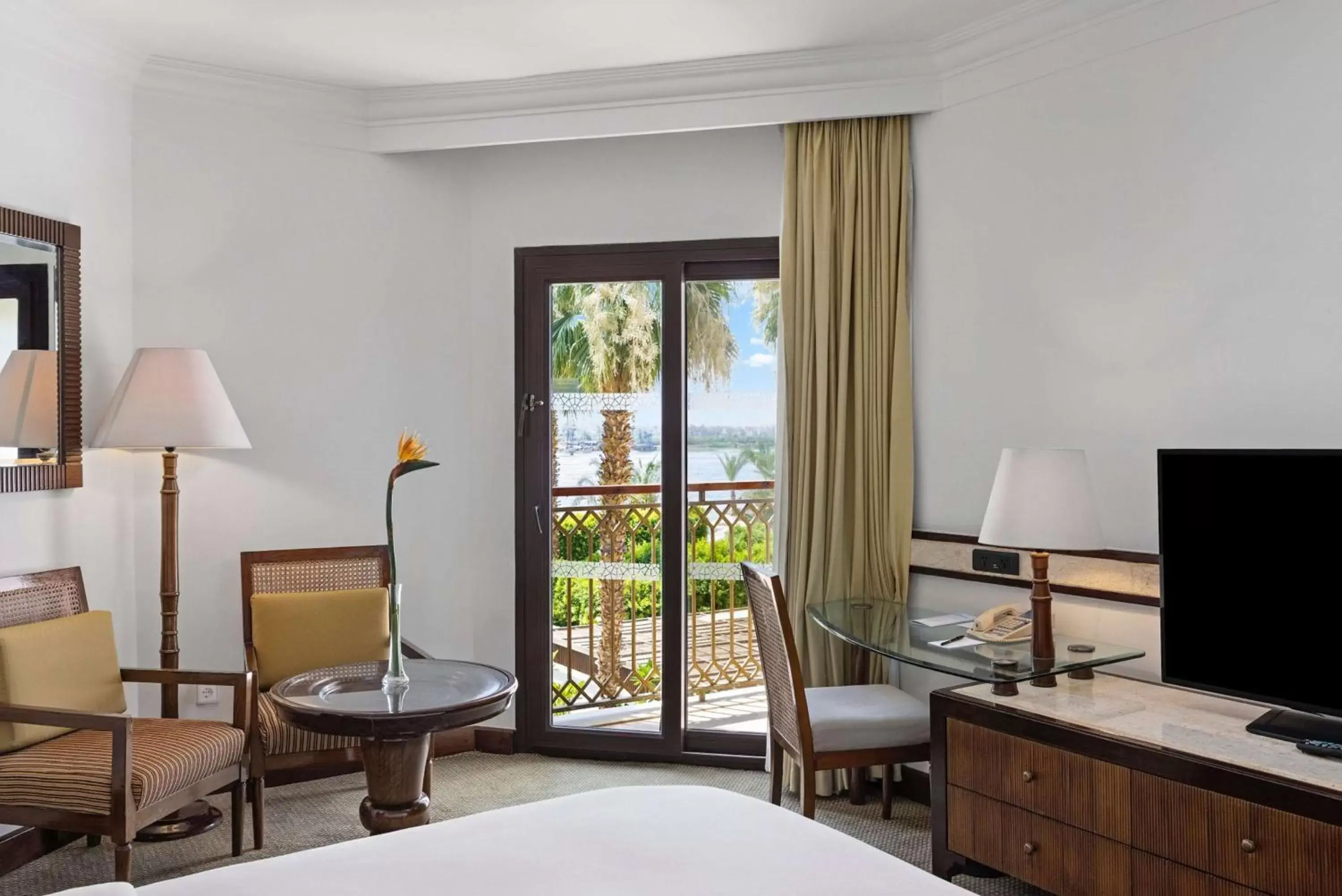 Bedroom, Seating Area in Hilton Luxor Resort & Spa
