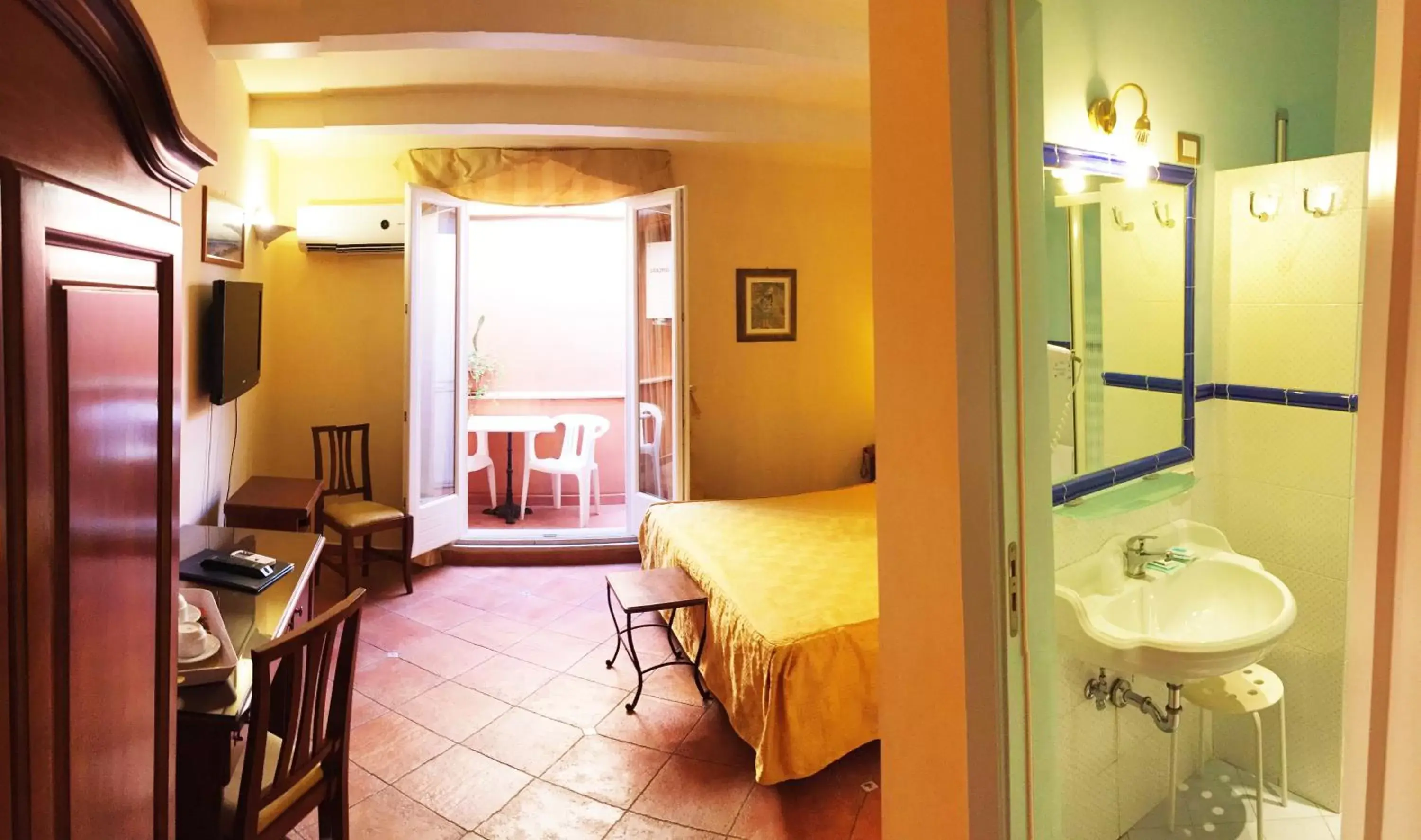 Bathroom, Room Photo in Hotel Mediterraneo