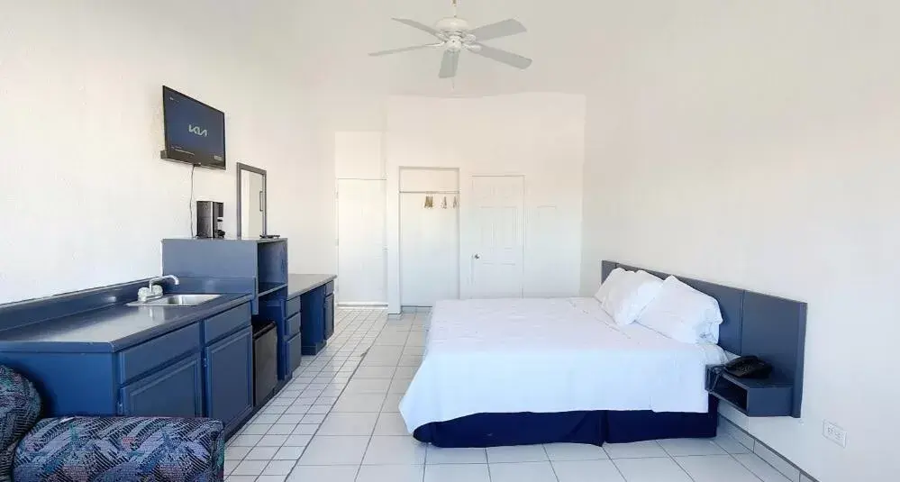 Photo of the whole room, Bed in Playa Inn Rocky Point