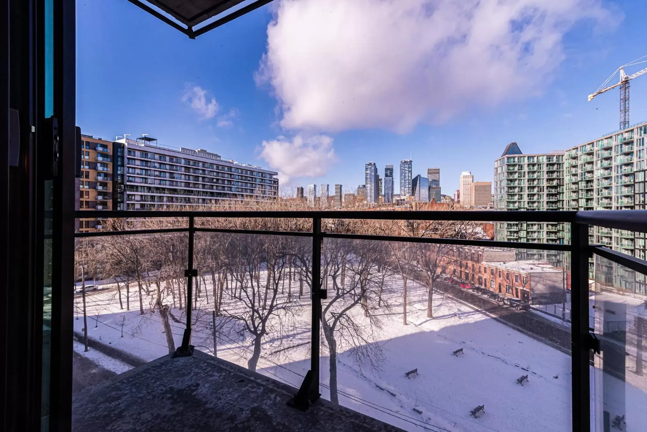 City view in WRFY Griffintown Apartment
