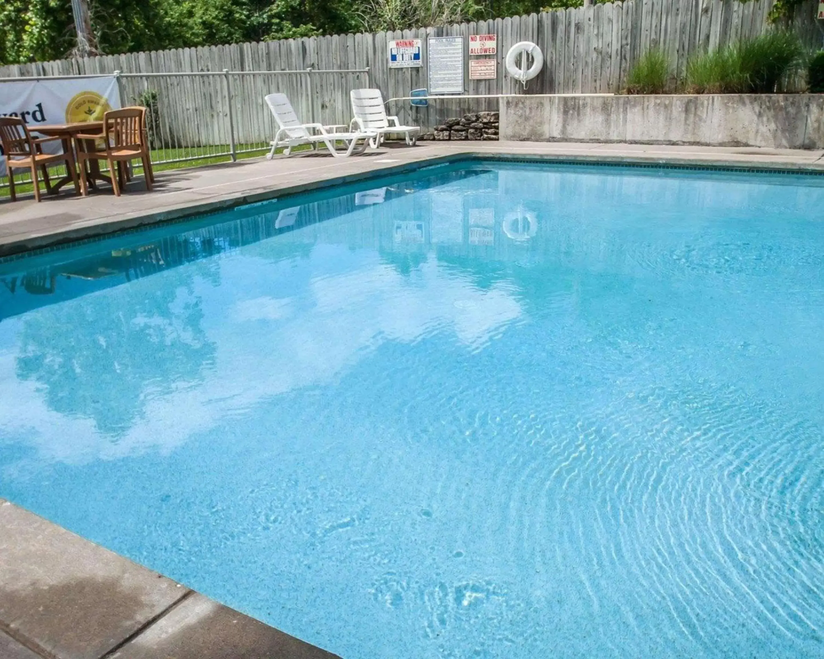Swimming pool in Sleep Inn & Suites Lake of the Ozarks Swimming pool in Sleep Inn & Suites Lake of the Ozarks