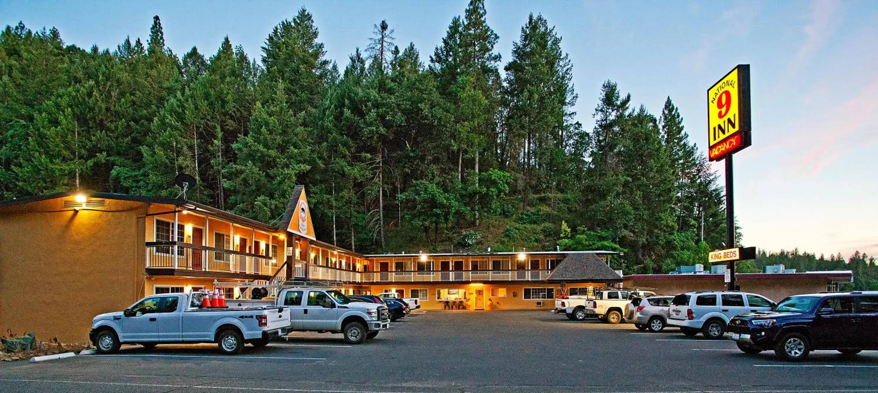 Property Building in National 9 Inn - Placerville