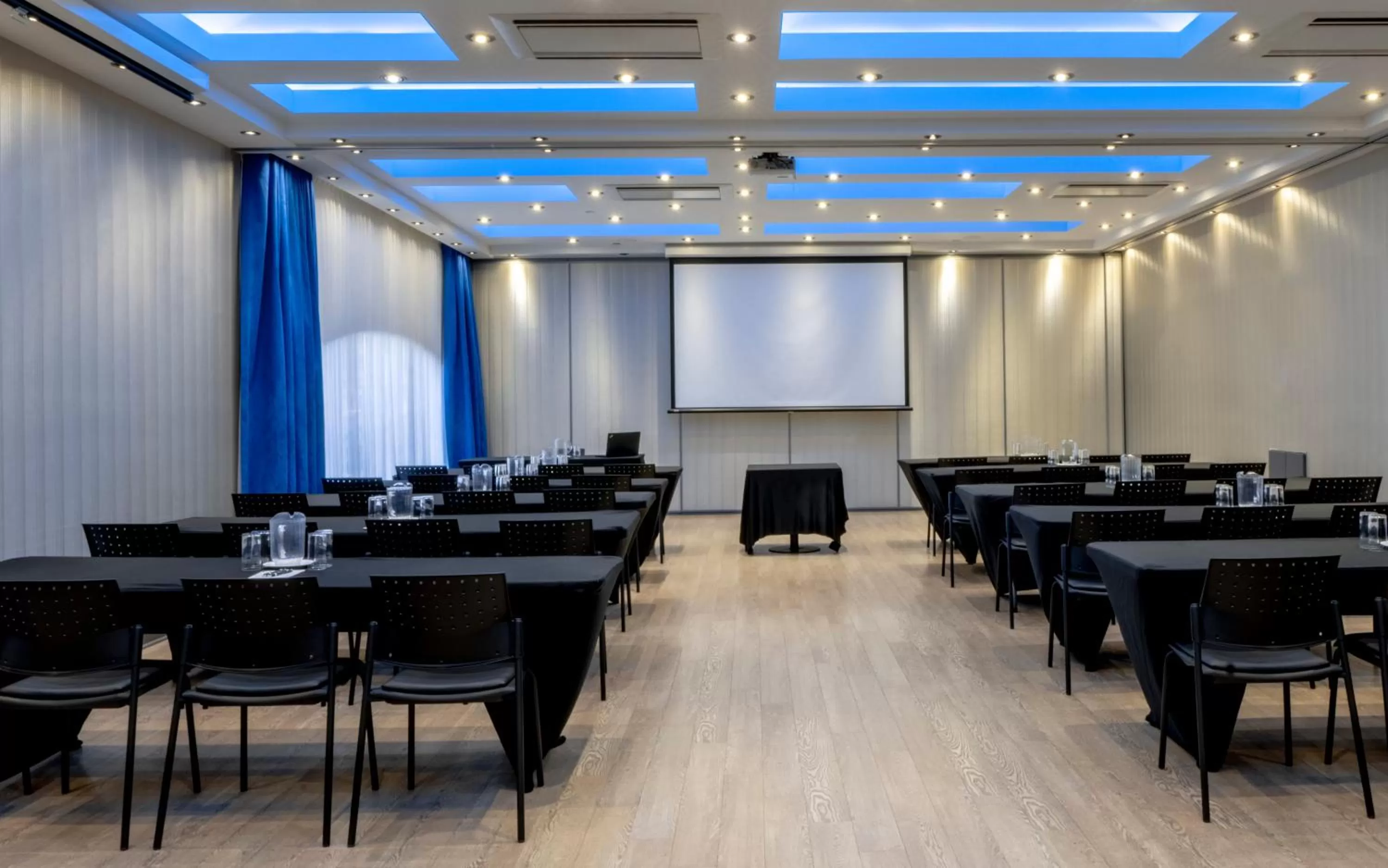 Business facilities in L'Hôtel Québec par JARO