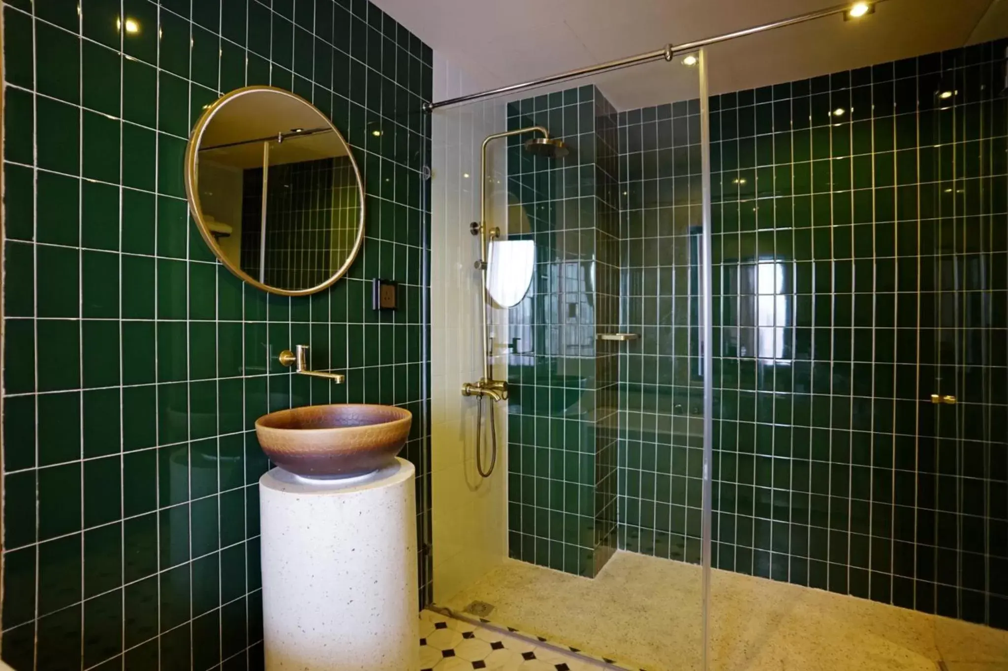 Shower, Bathroom in 4 Monkeys Hotel - SHA Extra Plus
