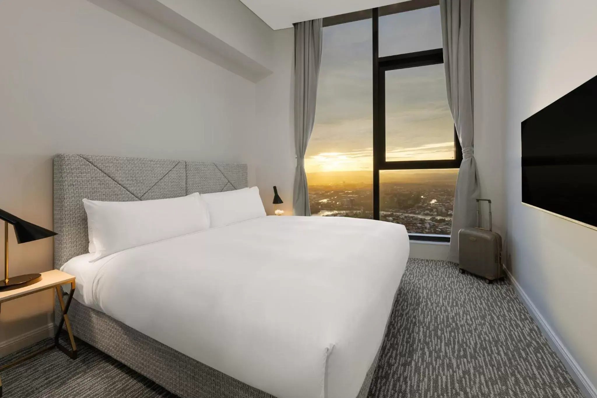 Bed in Meriton Suites Surfers Paradise