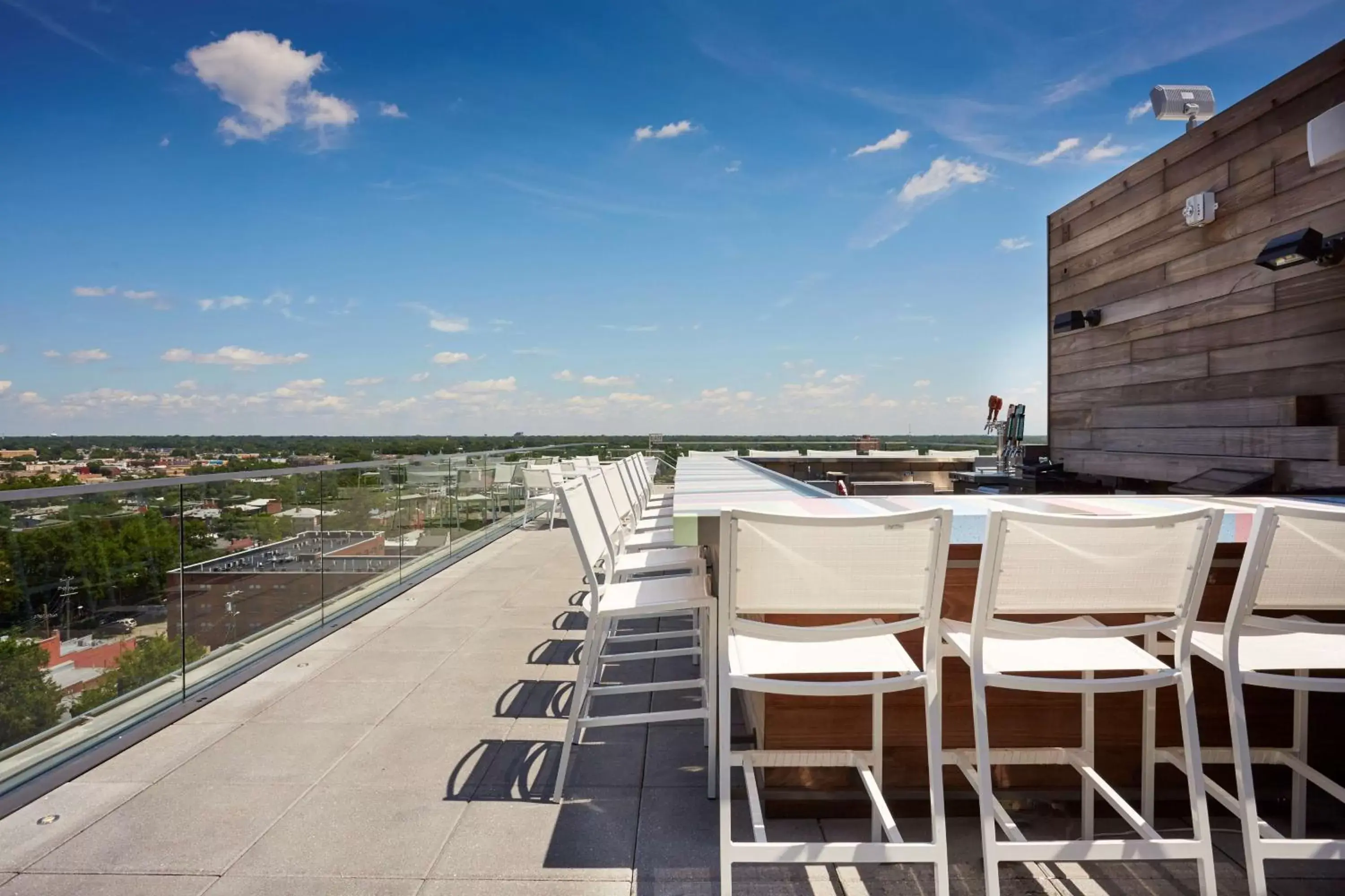 Lounge or bar, Balcony/Terrace in Quirk Hotel Richmond