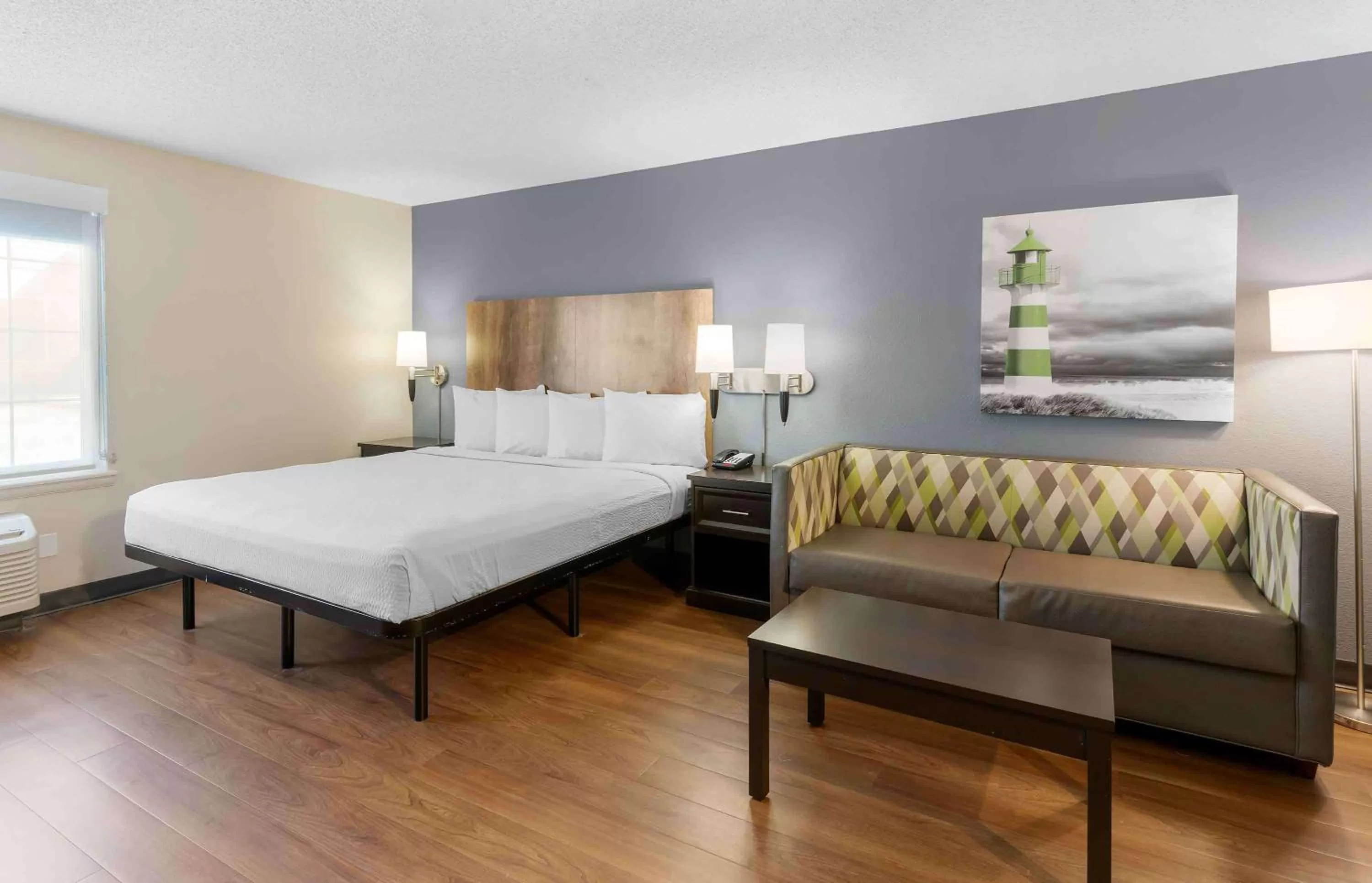 Bedroom, Bed in Extended Stay America Suites - San Jose - Milpitas - McCarthy Ranch