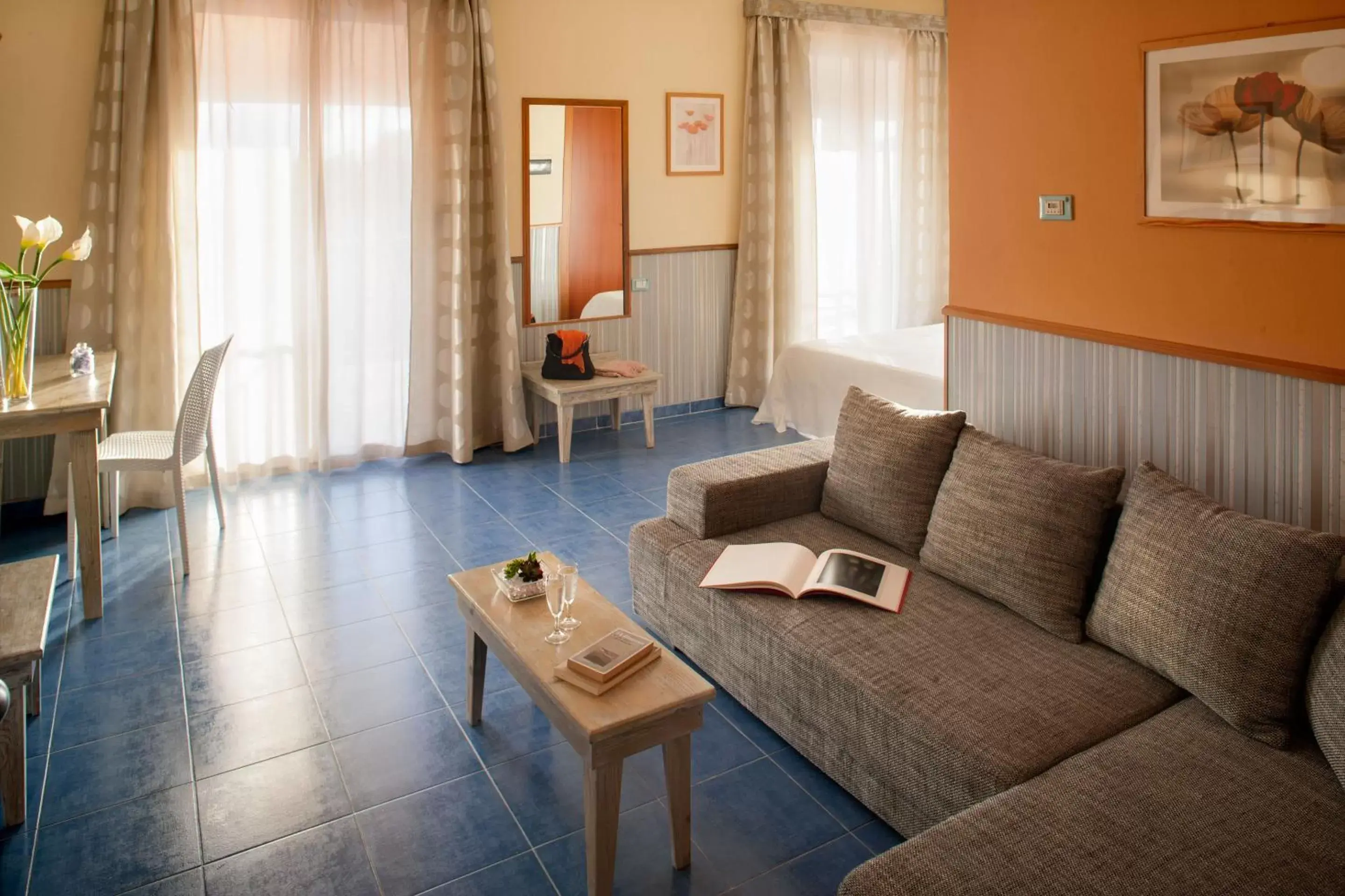 Bedroom, Lounge/Bar in Ostia Antica Park Hotel & Spa