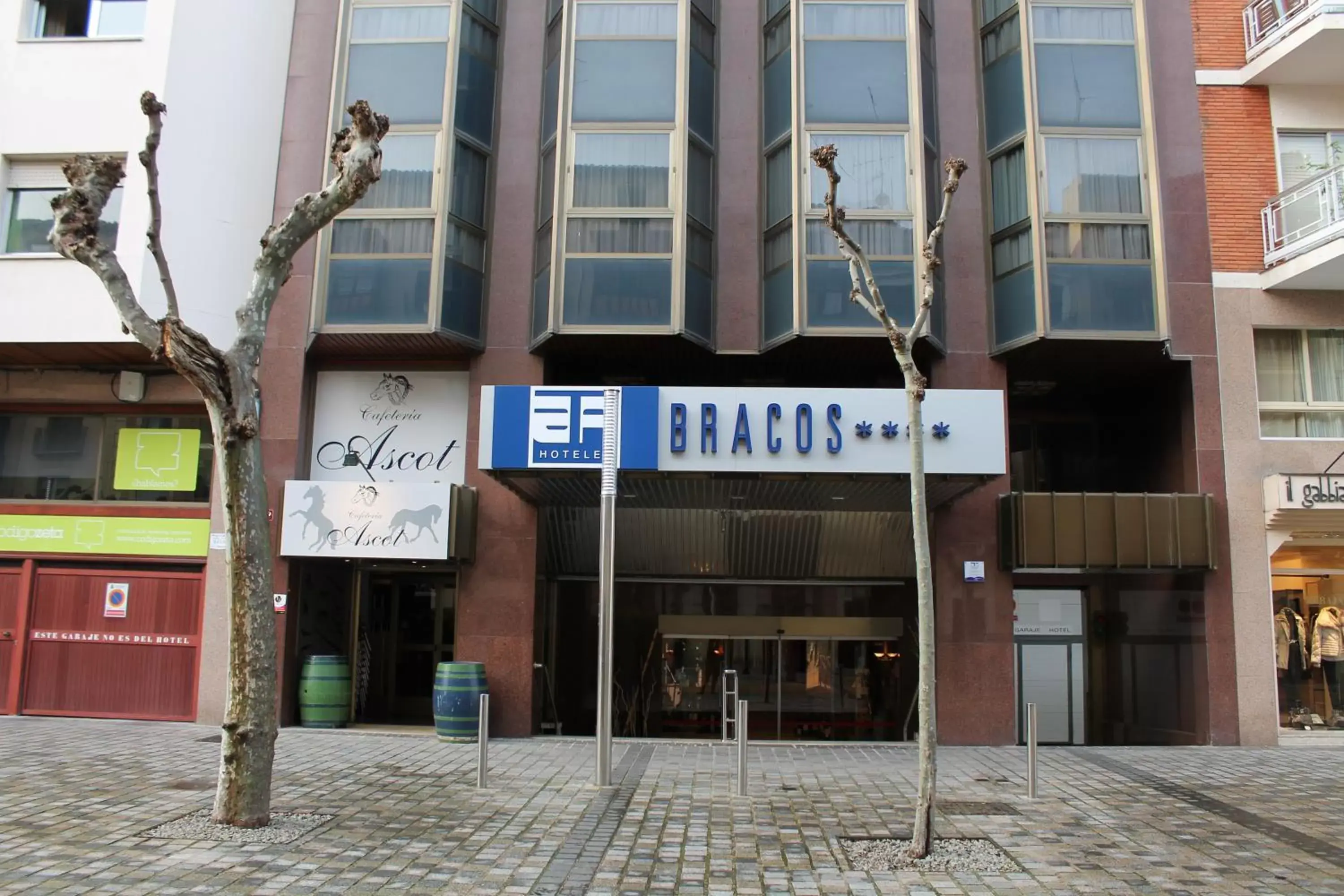 Facade/entrance in Hotel los Bracos by Silken