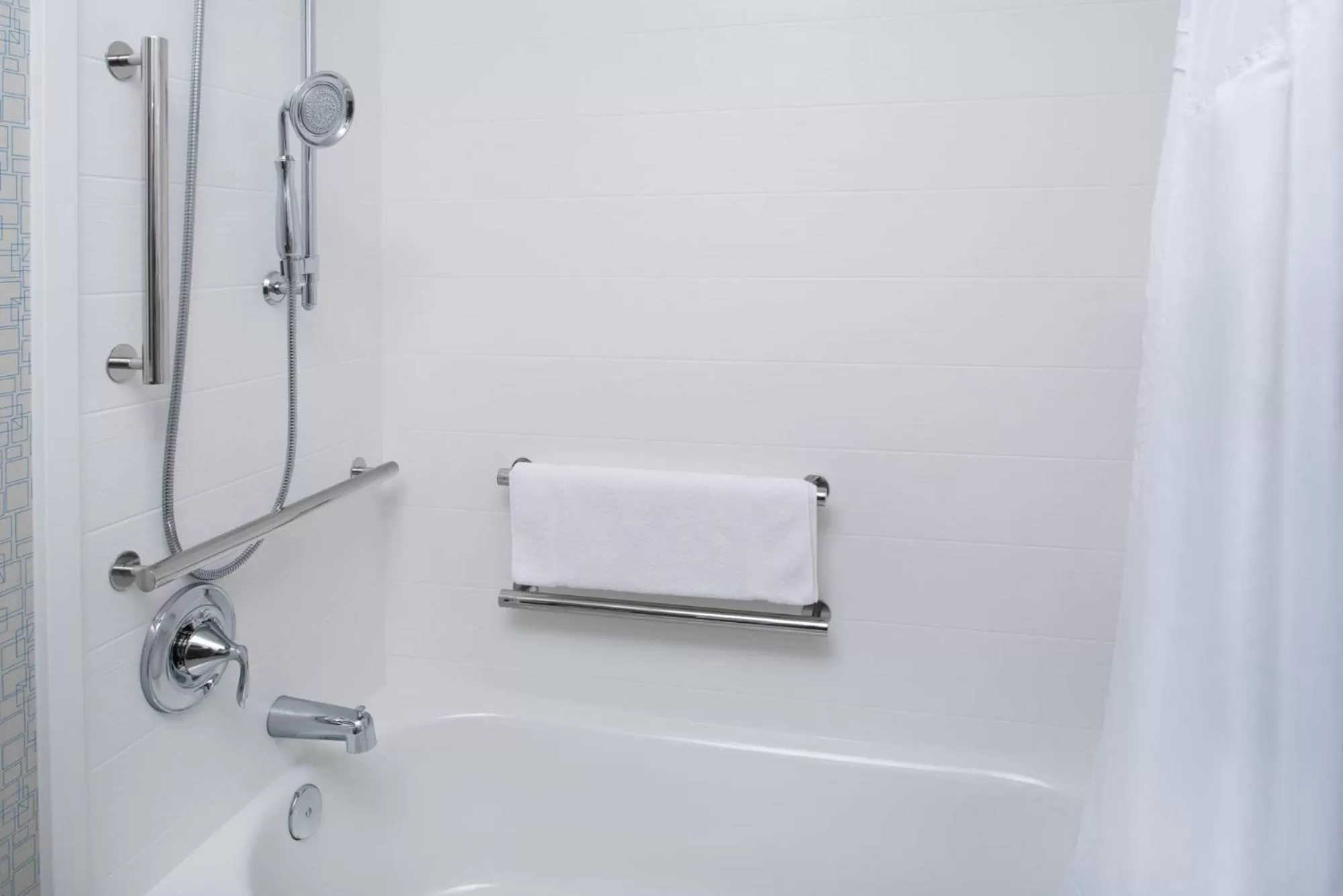 King Room - Mobility Access/Hearing Accessible in Holiday Inn Express Hotel & Suites Bismarck, an IHG Hotel